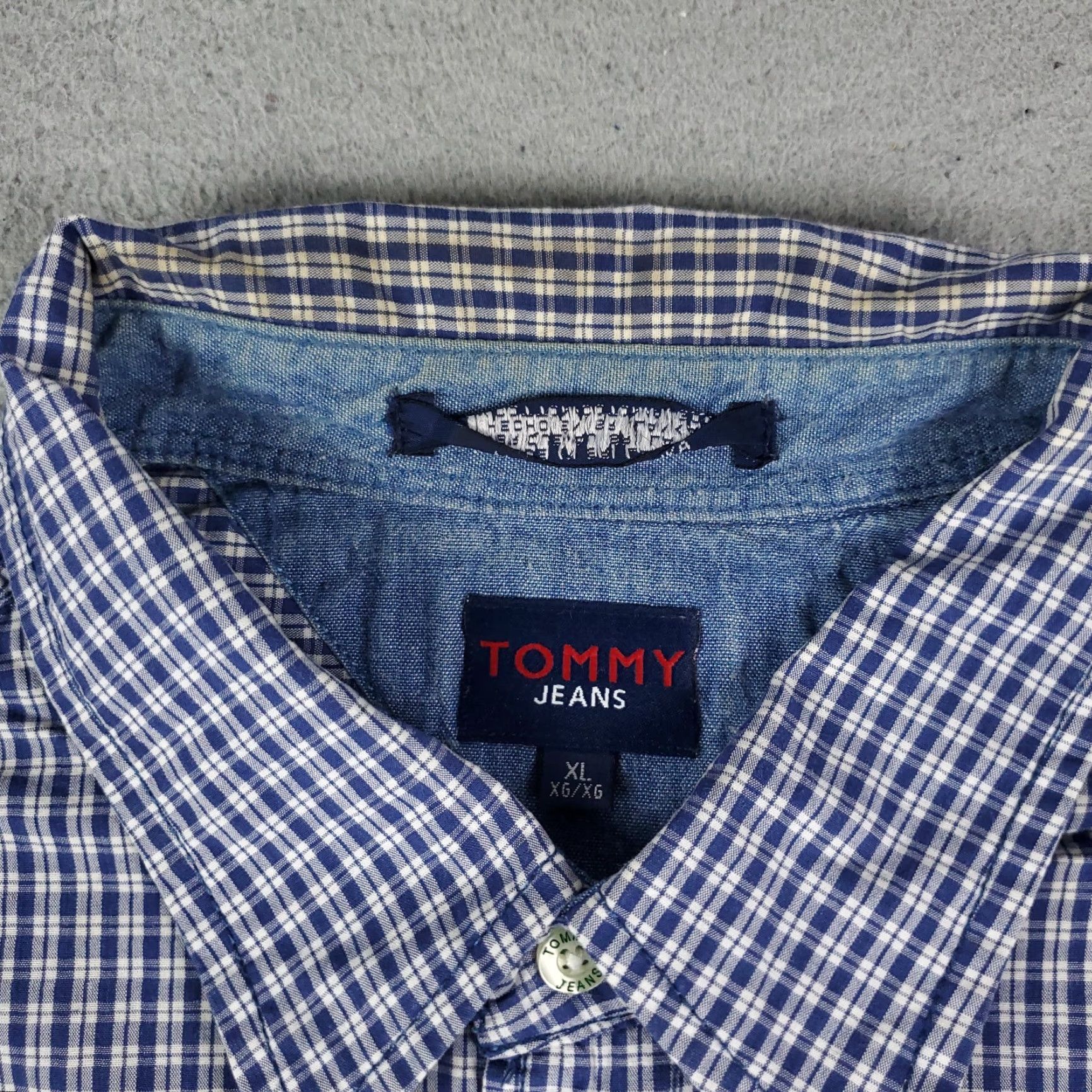Tommy Hilfiger VINTAGE Tommy Hilfiger Shirt Mens XL Blue Plaid Casual Button-Up Short Sleeve, Regular Fit, Cotton, Button-Front, Classic American Style (Mens) Size US XL / EU 56 / 4 - 4 Thumbnail