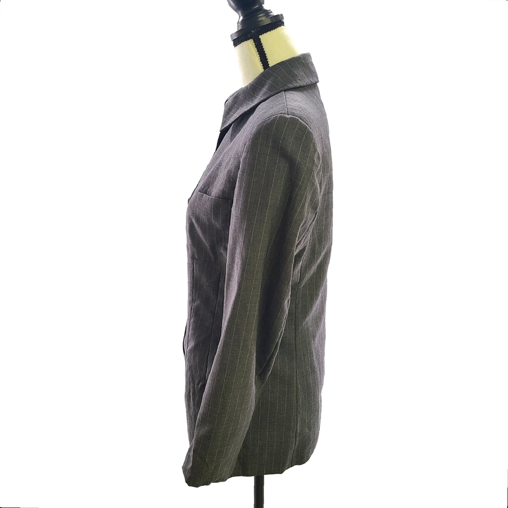 Vintage VINTAGE Studio Milano Blazer Jacket Women 100% Wool Gray Pinstripe Size 8 Woolen, Italian Made, 90s Business Formal Womens Blazer Size M / US 6-8 / IT 42-44 - 3 Thumbnail