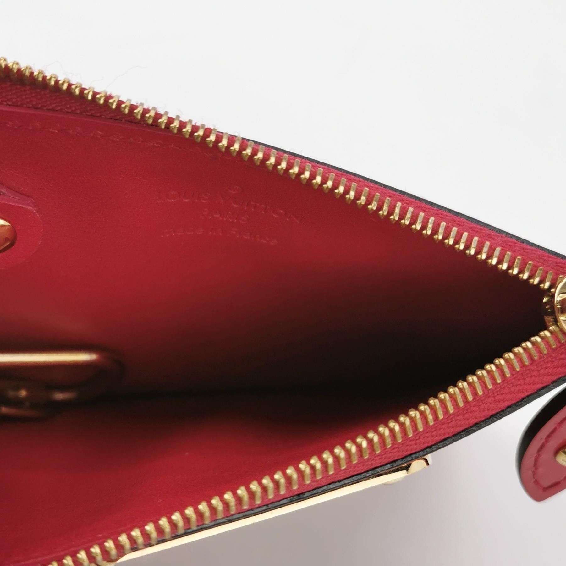 Louis Vuitton Louis Vuitton (LV) Patent leather Monogram embossed solid c Size ONE SIZE - 1 Thumbnail