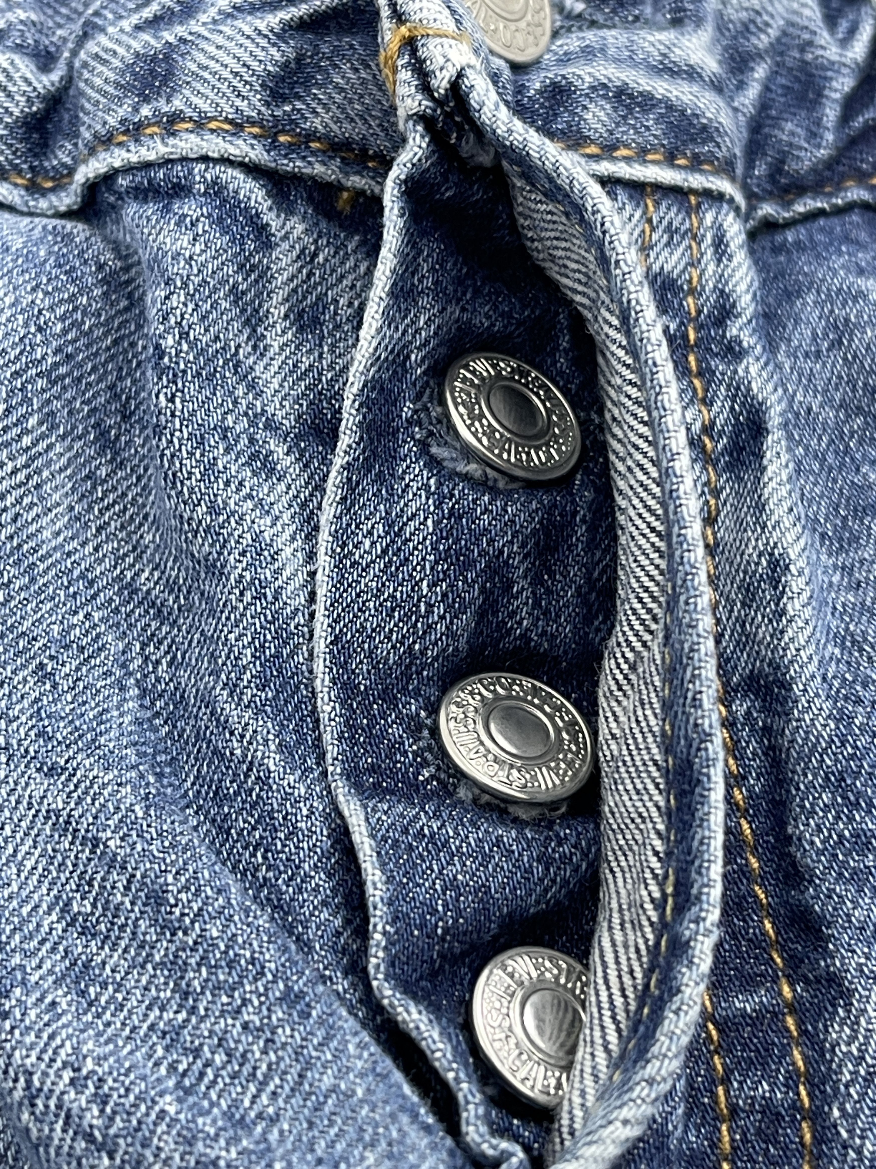 Levi's Vintage Levis 501 Distressed Light Wash Jeans DP2575 Size US 28 / EU 44 - 13 Thumbnail