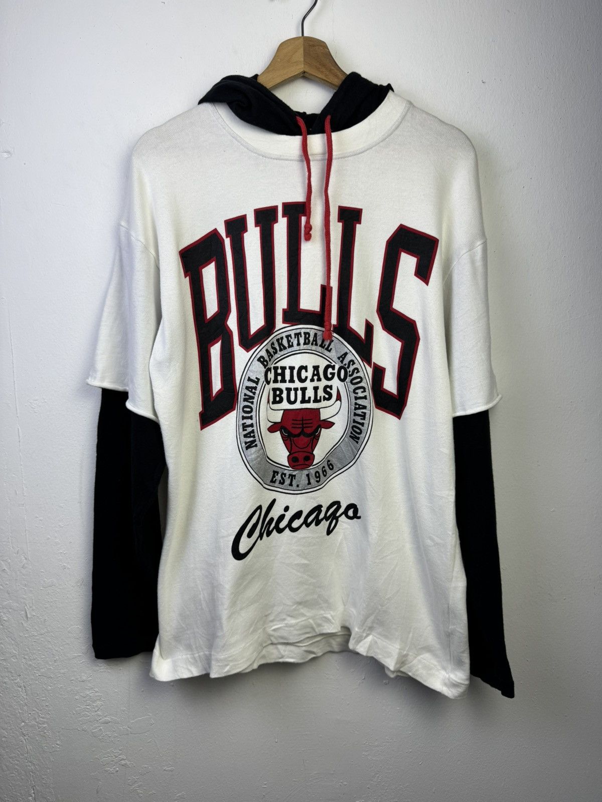 NBA Vintage Chicago Bulls long-sleeve layered hoodie Tshirt Size US L / EU 52-54 / 3 - 1 Thumbnail