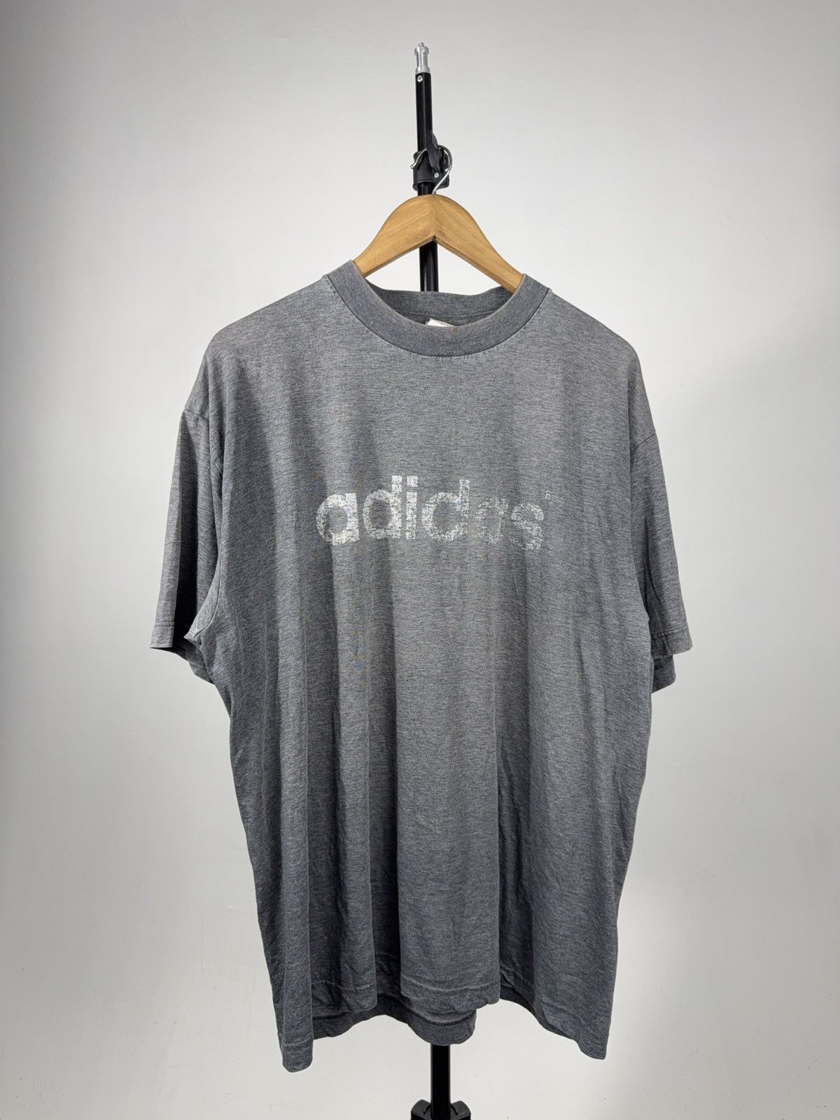 Adidas Vintage 90s Adidas Distressed Faded Logo Grey Boxy T-Shirt Size US XL / EU 56 / 4 - 1 Thumbnail