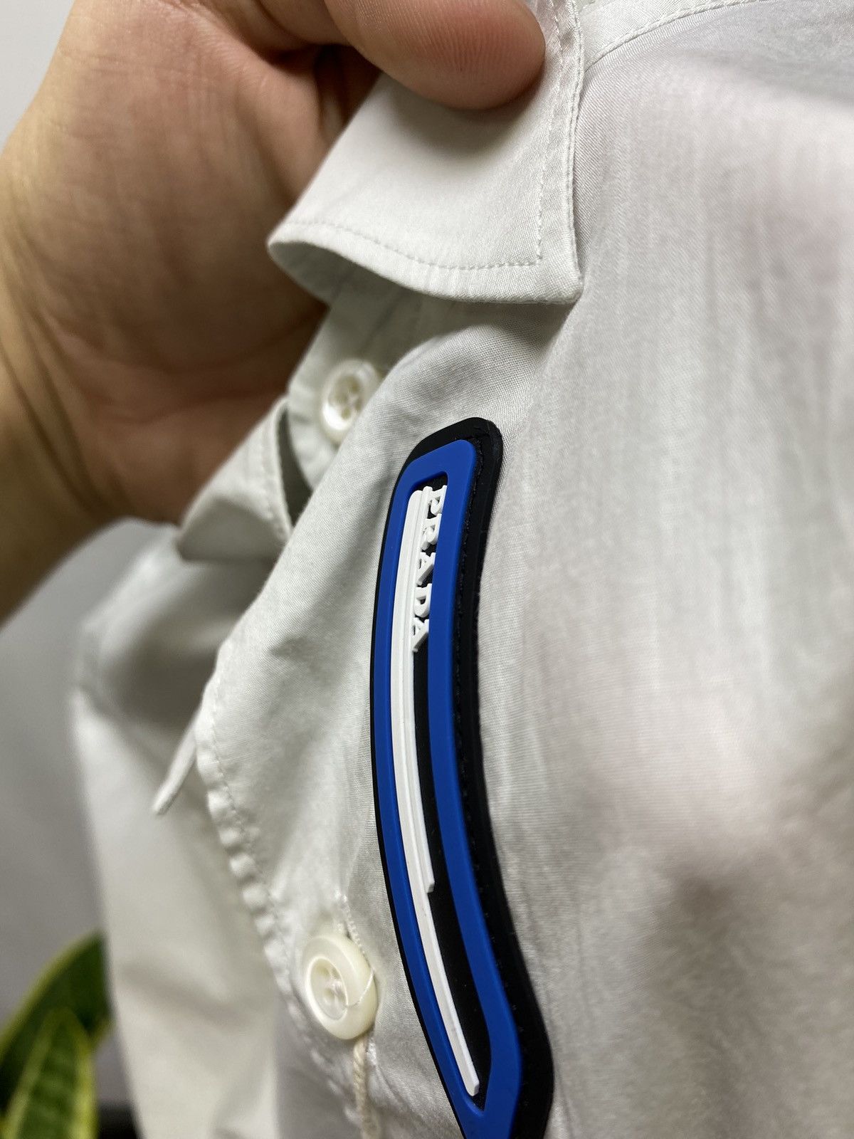 Prada Prada Logo Short Sleeve Shirt Size 39 Size US M / EU 48-50 / 2 - 12 Thumbnail