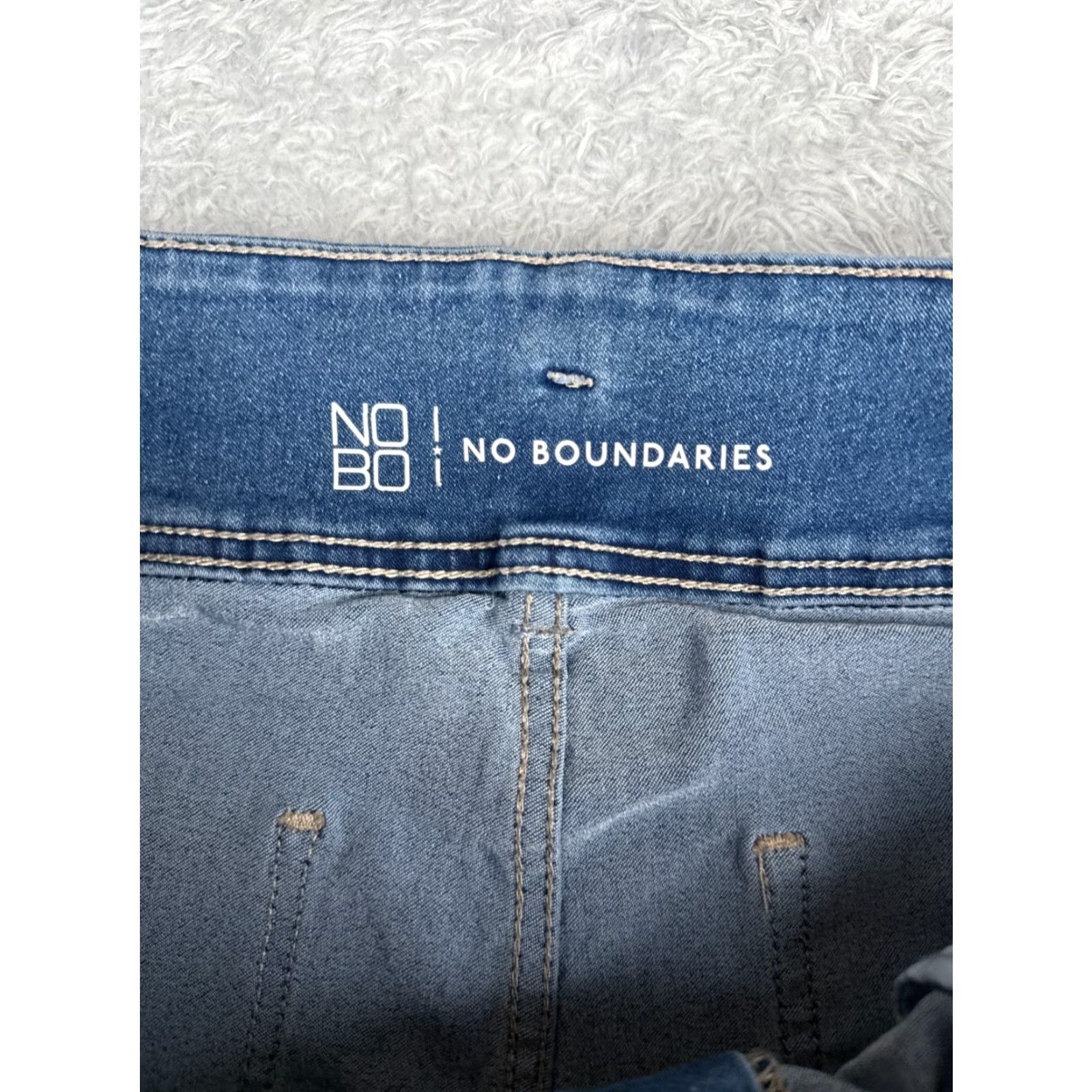 Vintage VINTAGE No Boundaries Jeans Womens Skinny 5-Pocket Denim Blue 32x24 Juniors 17 High Rise Cotton Stretch 24 in Inseam Classic Wash Denim jeans Size 38" / US 16 / IT 52 - 6 Thumbnail