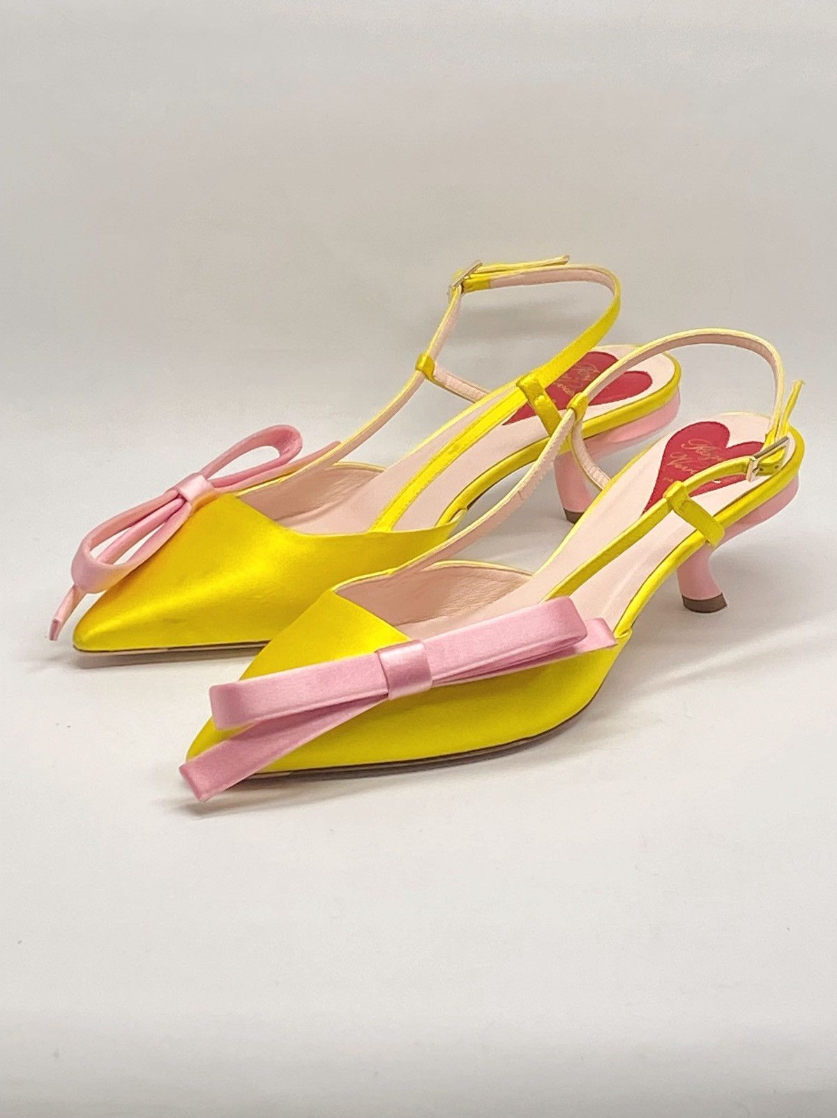 Roger Vivier Roger Vivier 55mm Virgule Bow satin pumps size 36.5 Size US 6.5 / IT 36.5 - 6 Thumbnail