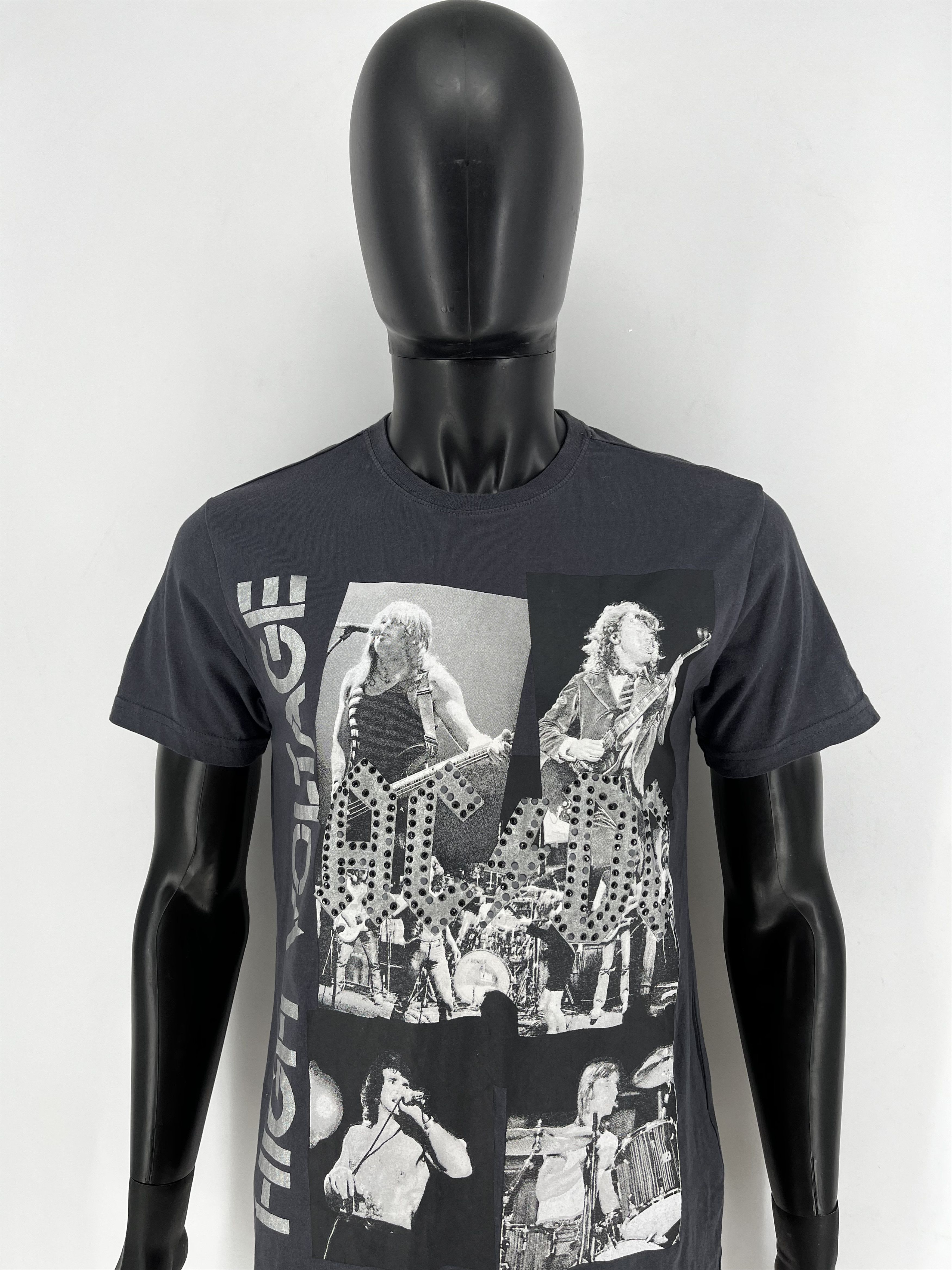 Band Tees VINTAGE Y2K ACDC TEE SHIRT BAND TEE Size S Size US S / EU 44-46 / 1 - 1 Thumbnail