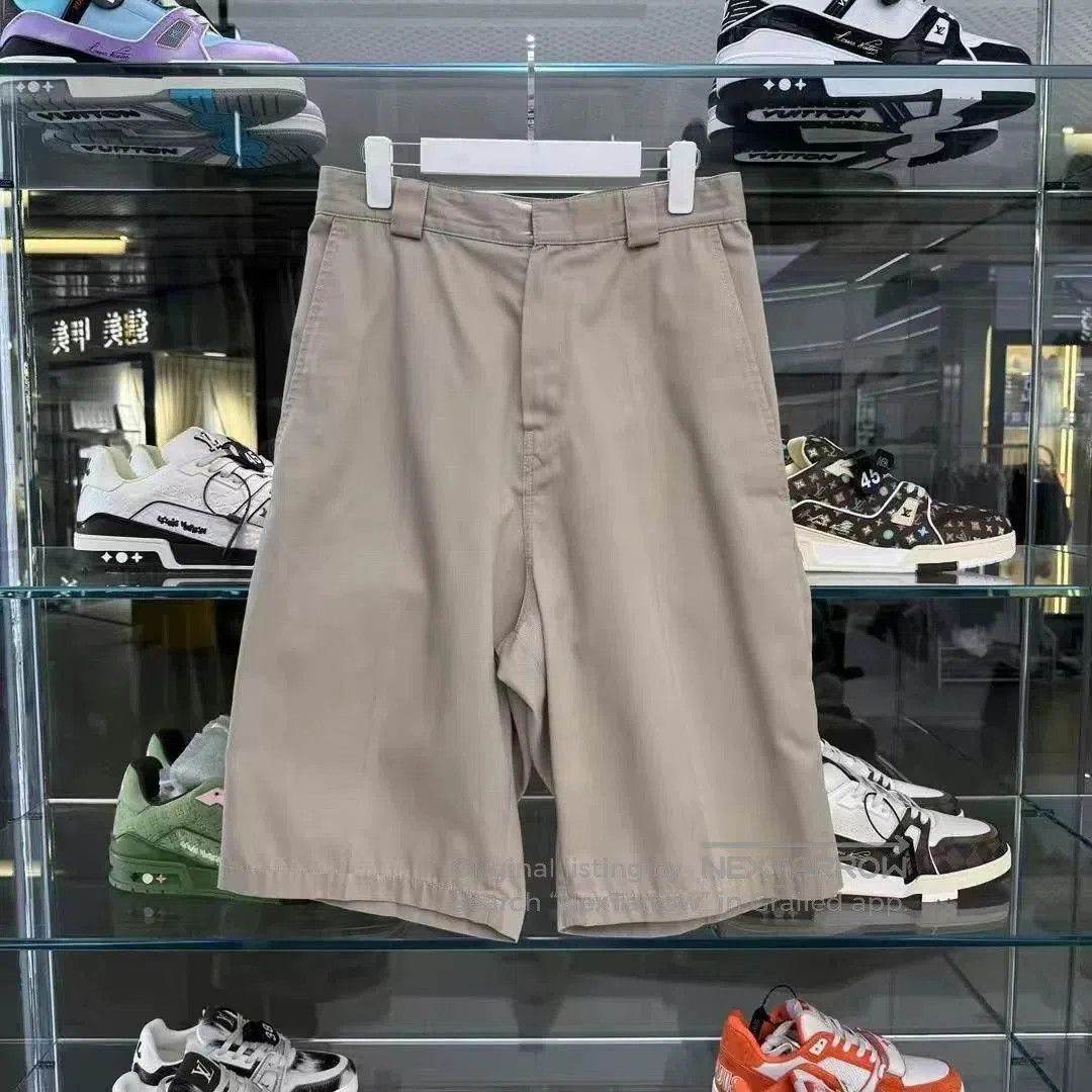 Balenciaga Balenciaga Khaki Cargo Shorts Size 44. Size US 28 / EU 44 - 1 Thumbnail