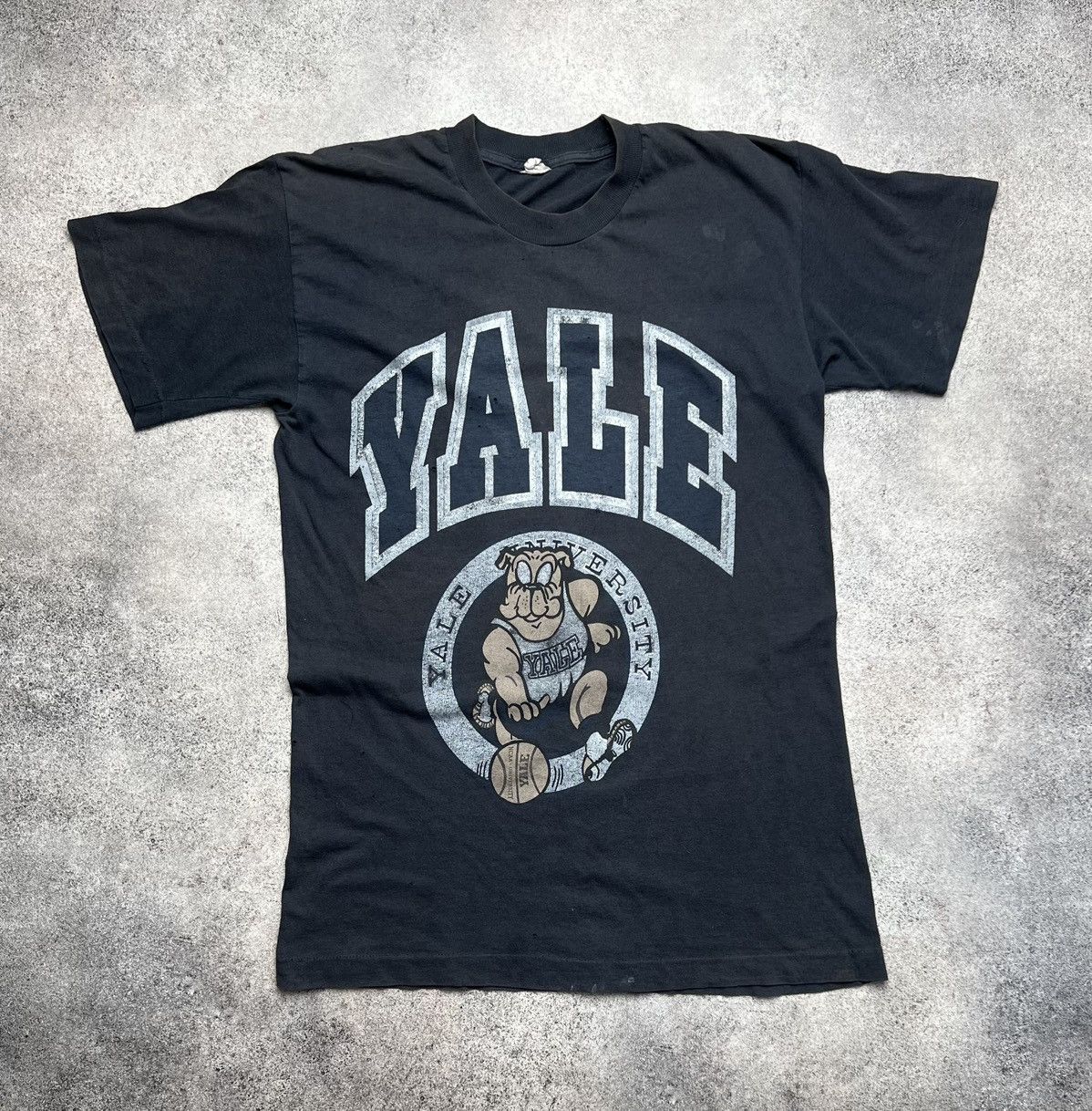 Vintage YALE American University trashed t shirt Size US M / EU 48-50 / 2 - 1 Thumbnail