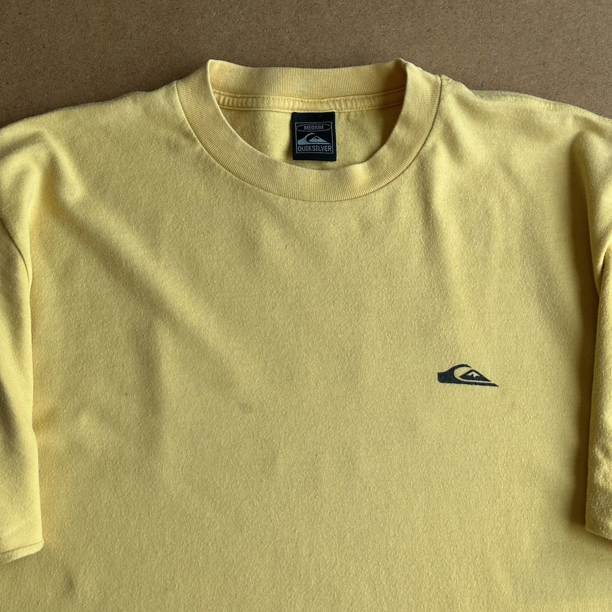 Quiksilver Vintage y2k Quiksilver Big Logo Surf Style Tee Size US M / EU 48-50 / 2 - 4 Thumbnail