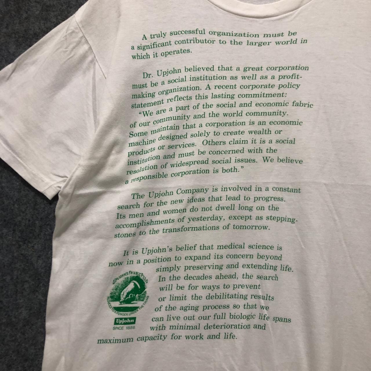 Vintage Vintage 90s Upjohn Friable Pills T-Shirt Size US L / EU 52-54 / 3 - 2 Thumbnail