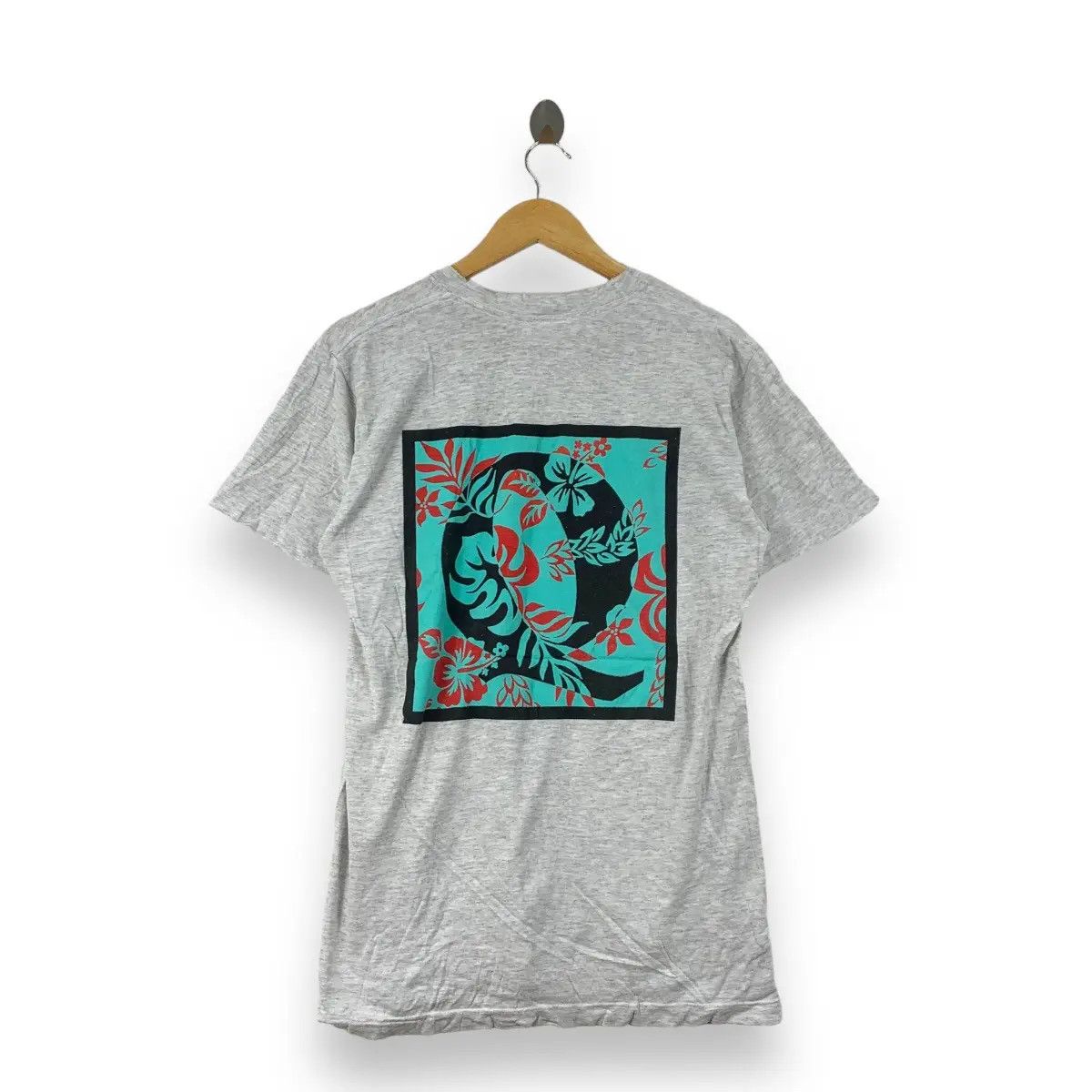 Vintage Vintage 90’ QUE SURF SKATE Made In USA Floral Tee Shirt Size US M / EU 48-50 / 2 - 1 Thumbnail