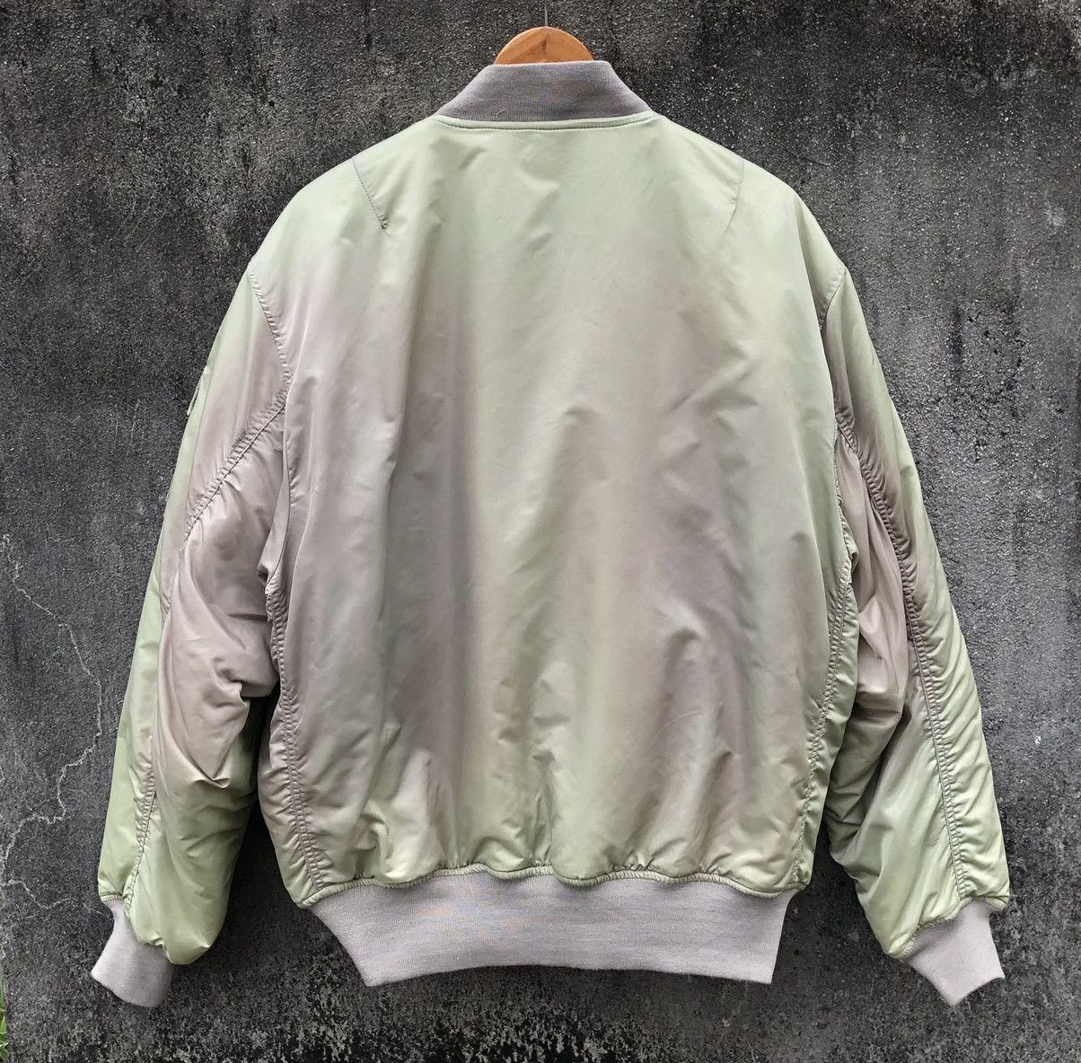 Vintage Vintage Sun Faded Ma-1 Bomber Jacket Size US XL / EU 56 / 4 - 2 Thumbnail