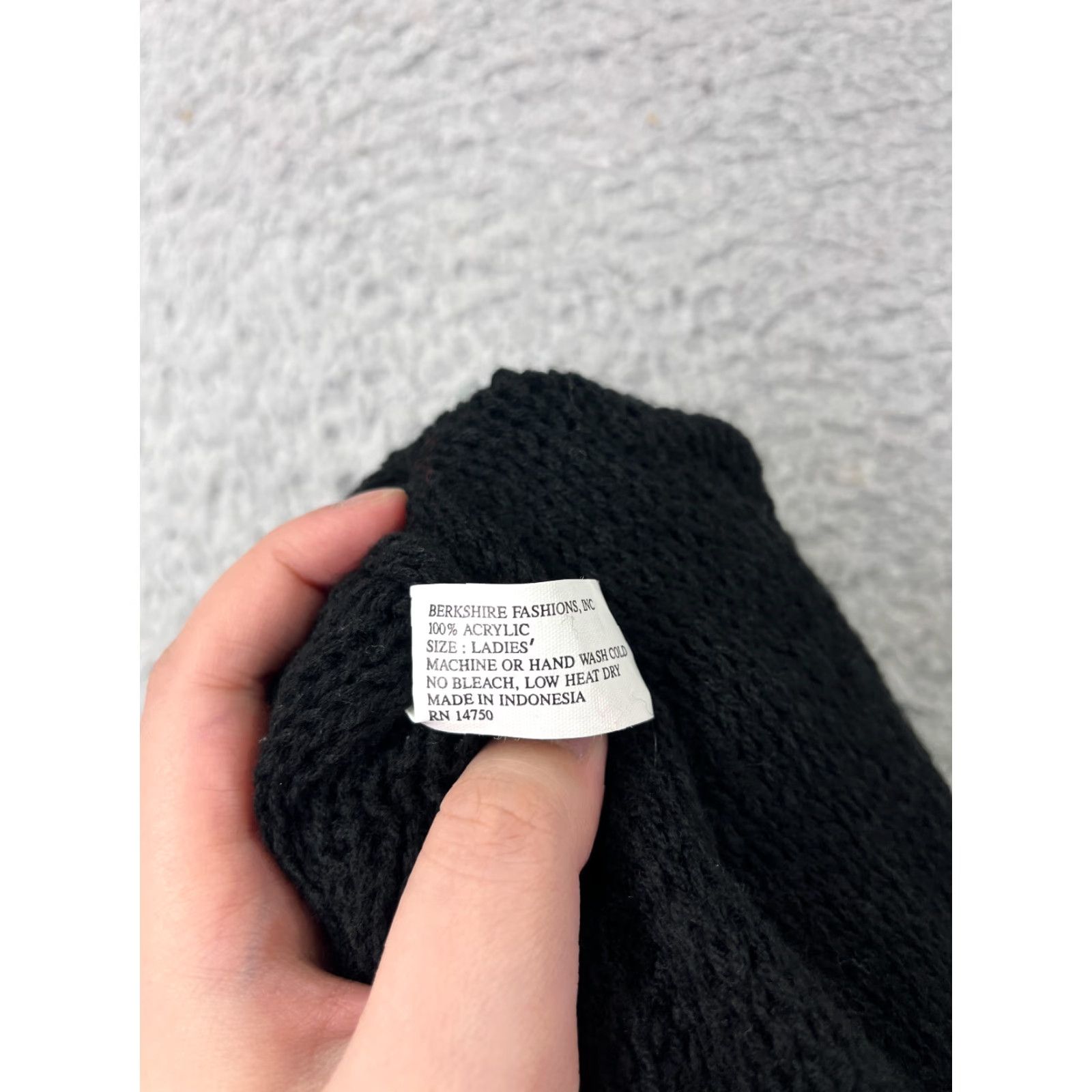 Vintage Berkshire Fashion Inc Beanie Toque Womens One Size Black Cable Knit Acrylic Ski Size ONE SIZE - 6 Thumbnail