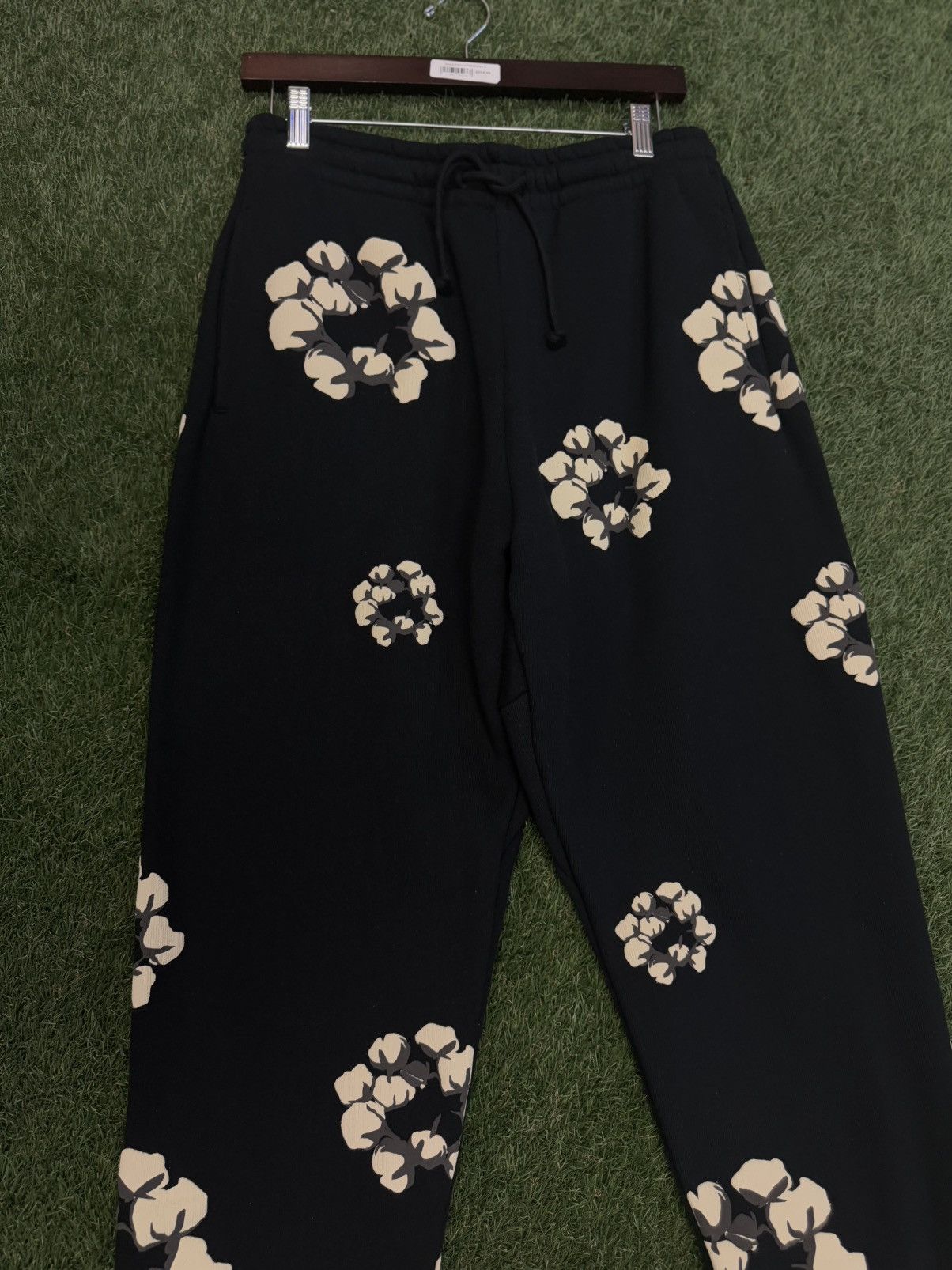 Cactus Plant Flea Market × DENIM TEARS Denim Tears x CPFM Cotton Wreath Sweatpants (S) (NEW) Size US 28 / EU 44 - 5 Thumbnail