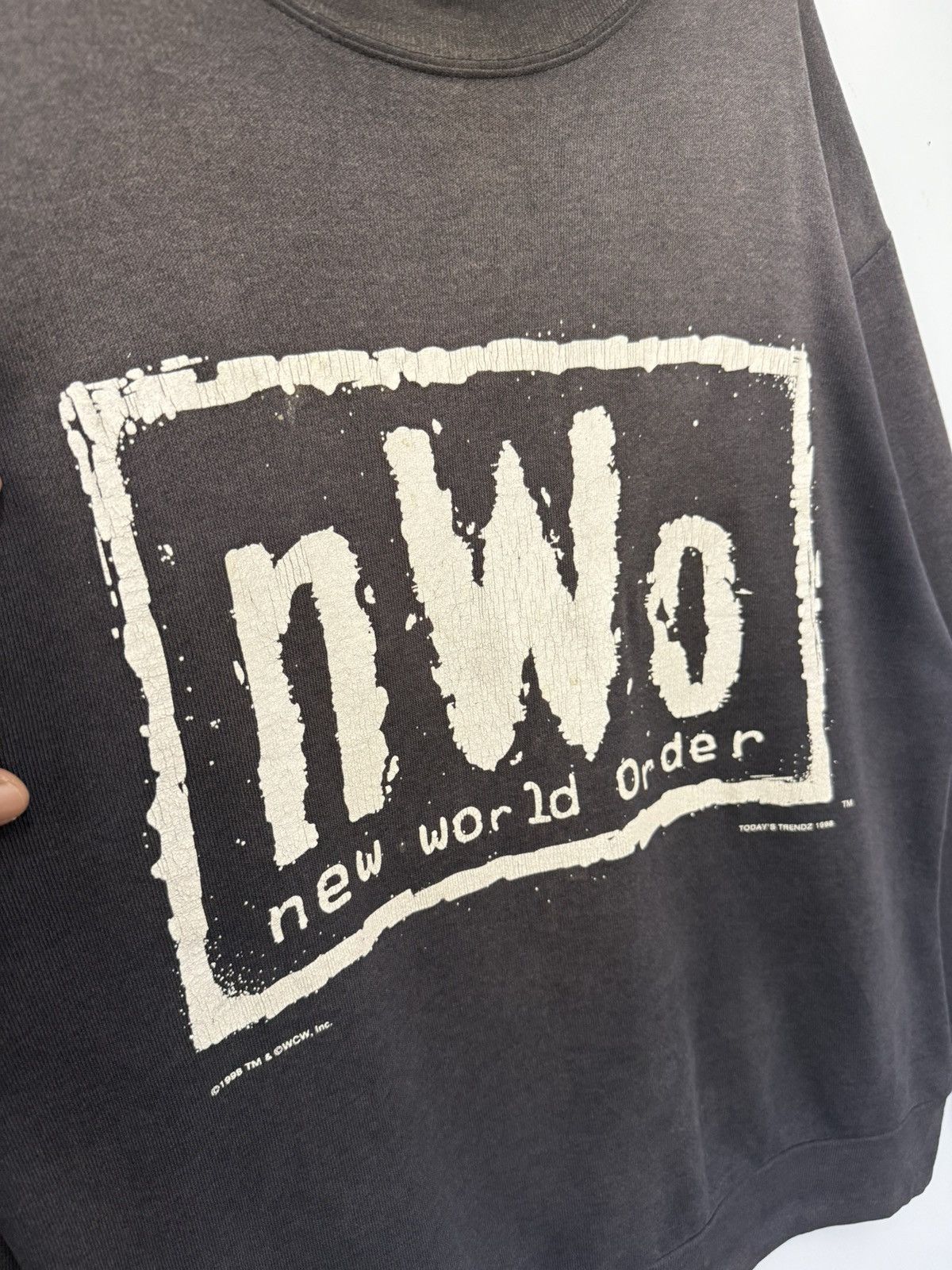 WCW/nWo 🥊 Vtg 90s WCW NWO Distressed Faded Roundneck Sweatshirt - M Size US M / EU 48-50 / 2 - 4 Thumbnail