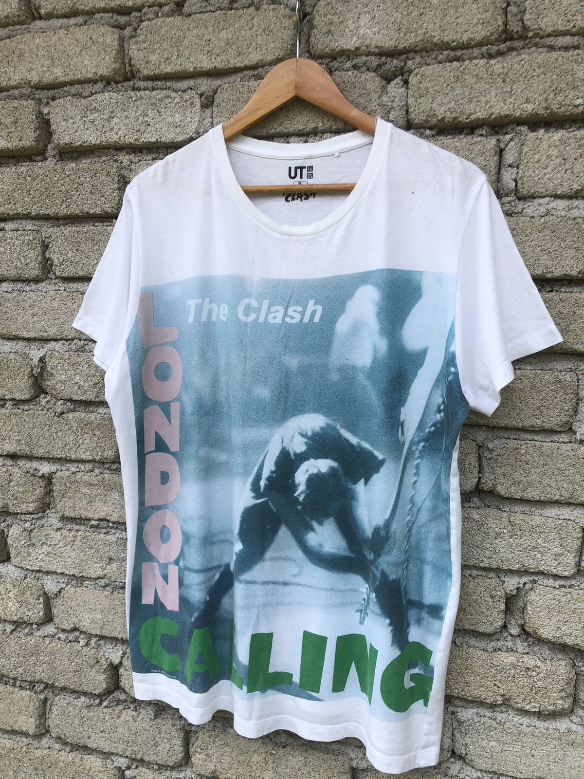 Band Tees UT Uniqlo X Band The Clash London Calling Tshirt Size US L / EU 52-54 / 3 - 3 Thumbnail