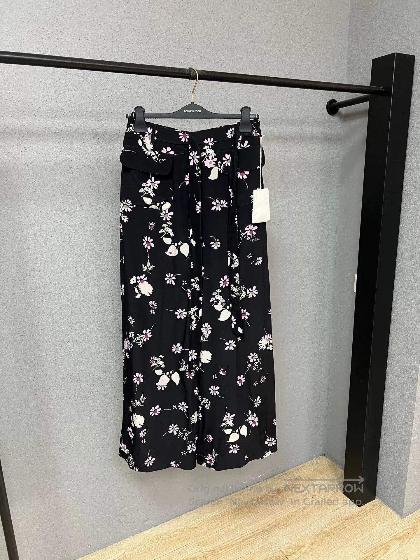 Valentino Valentino Silk Printed Trousers. Size 41" - 1 Thumbnail