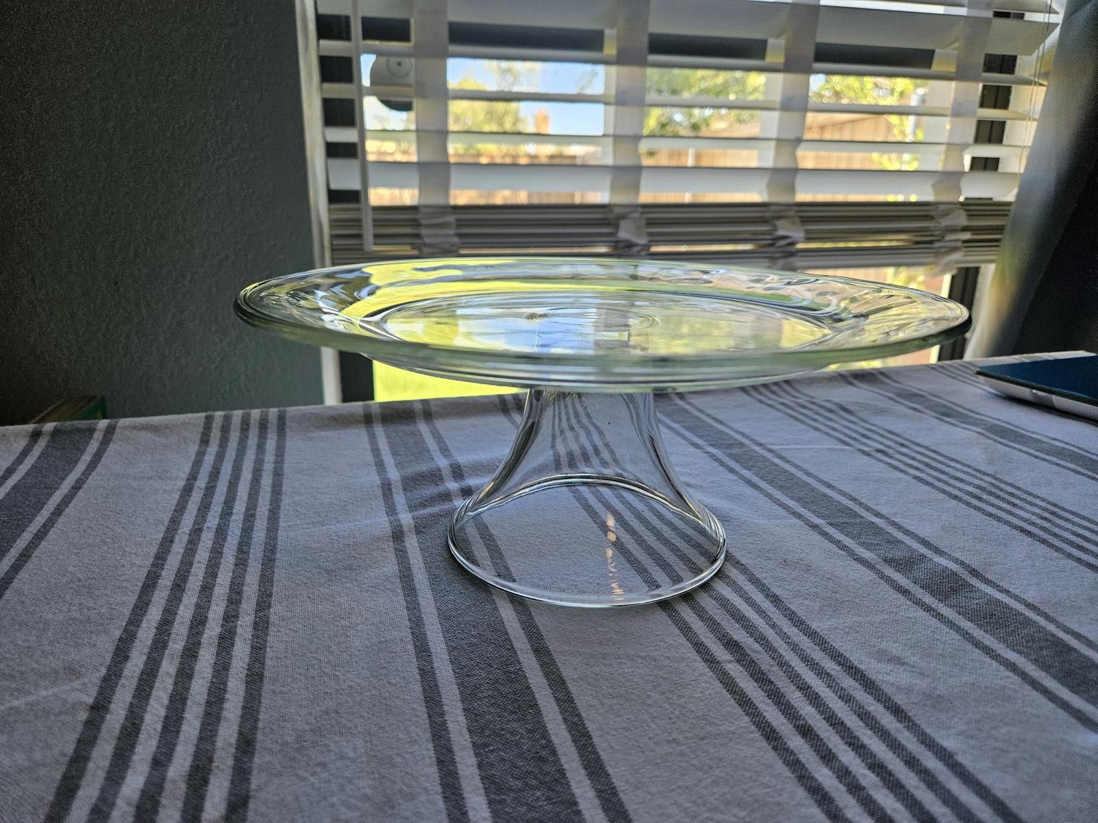 Designer Clear glass cake stand, very durable, no defects Size ONE SIZE - 2 Thumbnail
