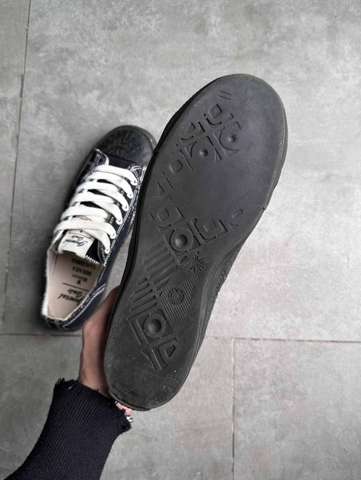 MAISON MIHARA YASUHIRO MMY GENERAL SCALE LOW TOP SNEAKERS