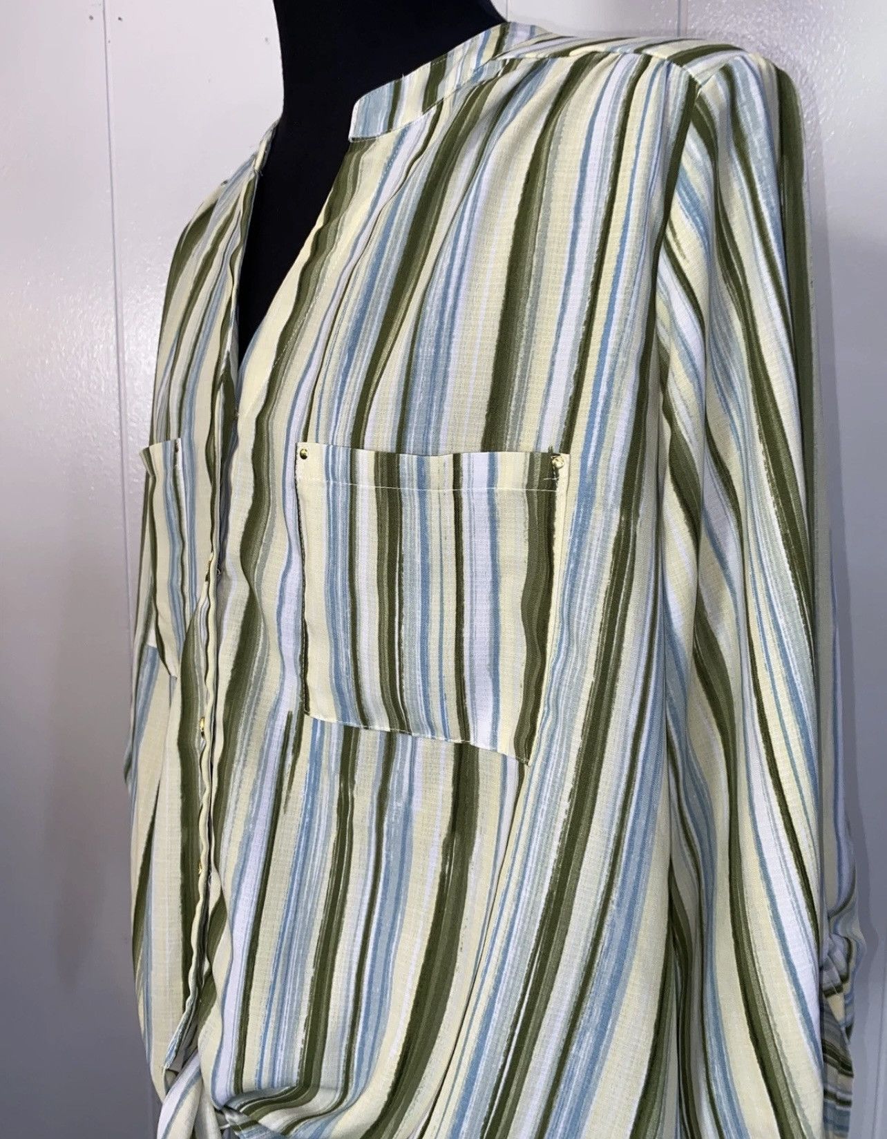 Other NWT Adrienne Vittadini Sleeve Button Front Blouse Sz M Size M / US 6-8 / IT 42-44 - 3 Thumbnail