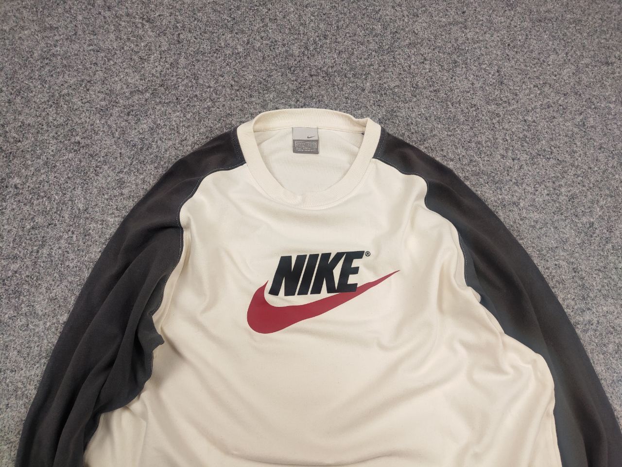 Nike Vintage Nike y2K Style Beige Classic Logo Light Long sleeve Size US L / EU 52-54 / 3 - 4 Thumbnail