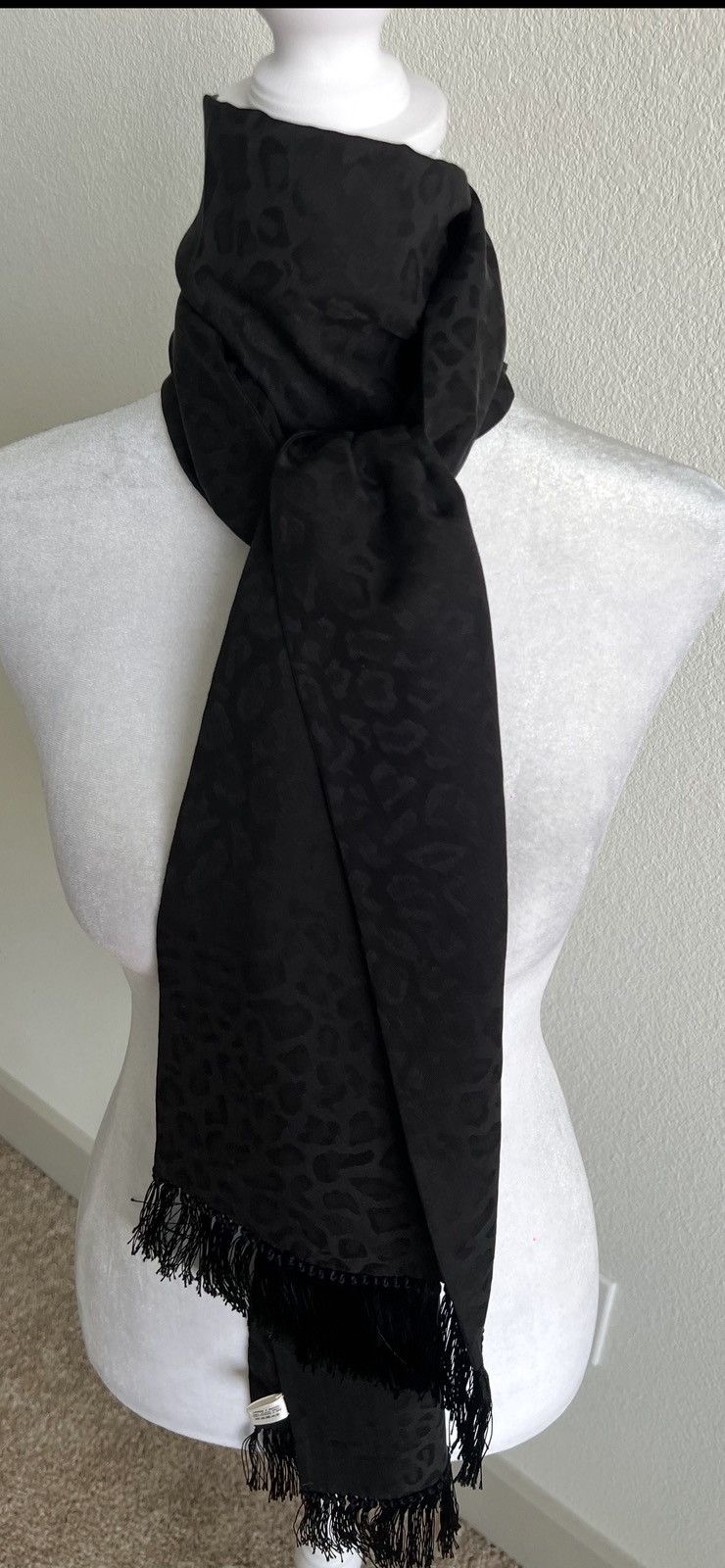 Saint Laurent Paris Saint Laurent opera scarf black silk leopard pattern Size ONE SIZE - 5 Thumbnail