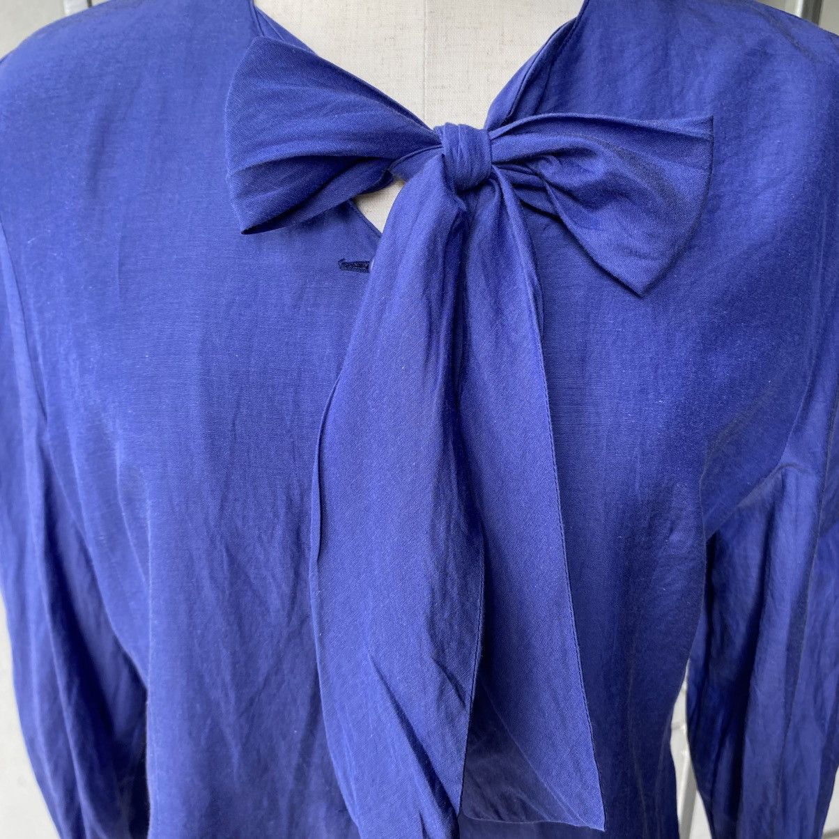 Burberry BURBERRYS Vintage Royal Blue Bow Blouse Size M / US 6-8 / IT 42-44 - 14 Thumbnail