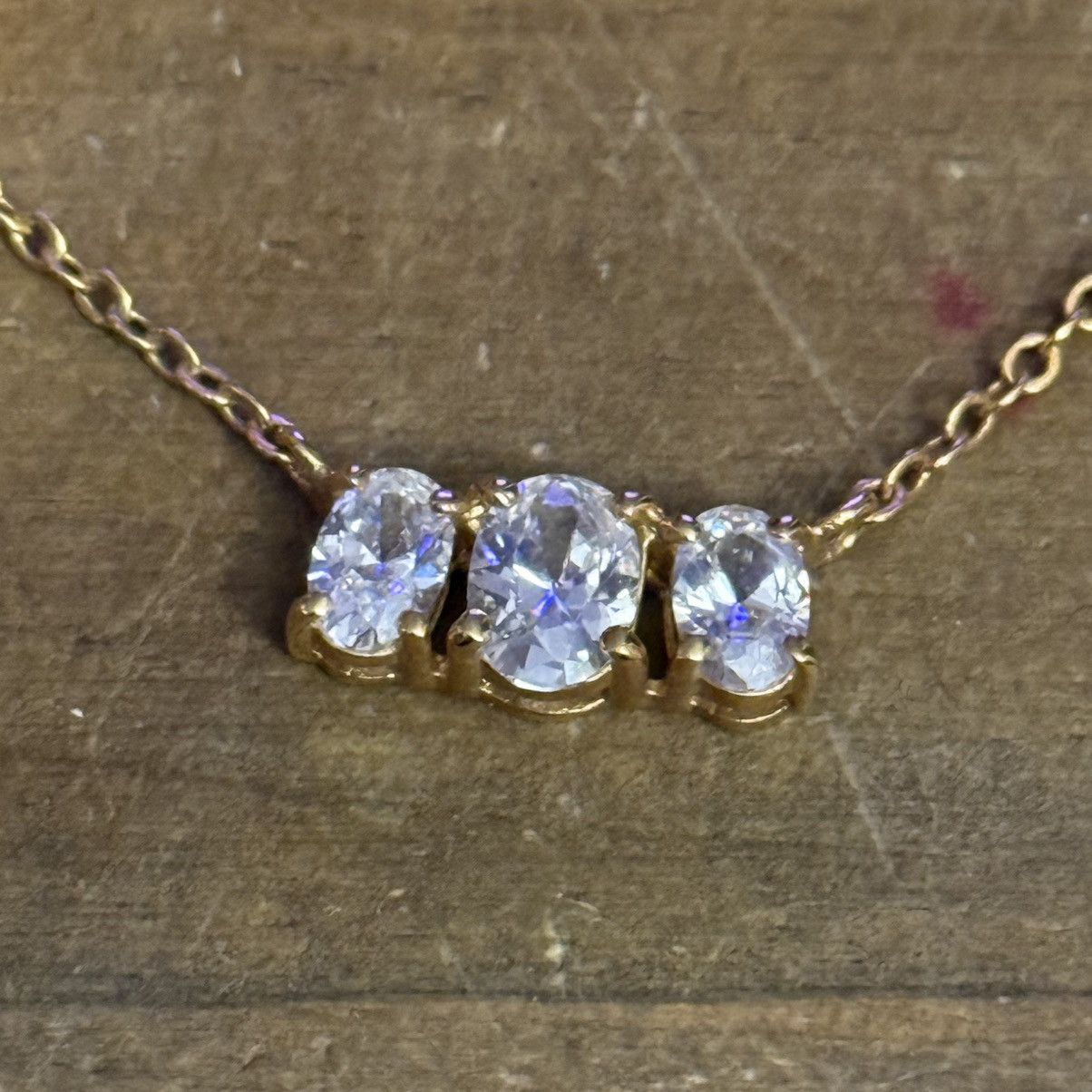 Vintage Vintage gold tone three stone necklace Size ONE SIZE - 4 Thumbnail