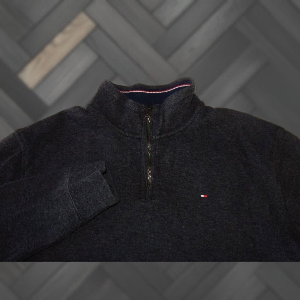 Tommy Hilfiger VINTAGE Tommy Hilfiger Men's Sweater Pullover Size XL Gray 90s Classic casual clothing Size US XL / EU 56 / 4 - 1 Thumbnail