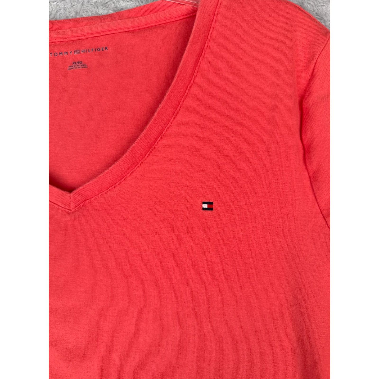 Tommy Hilfiger VINTAGE Tommy Hilfiger Shirt Womens XL Pink Coral Short Sleeve V-Neck Cotton T-Shirt Casual Logo American Designer Mens Women Boys Girls Size XL / US 12-14 / IT 48-50 - 6 Thumbnail