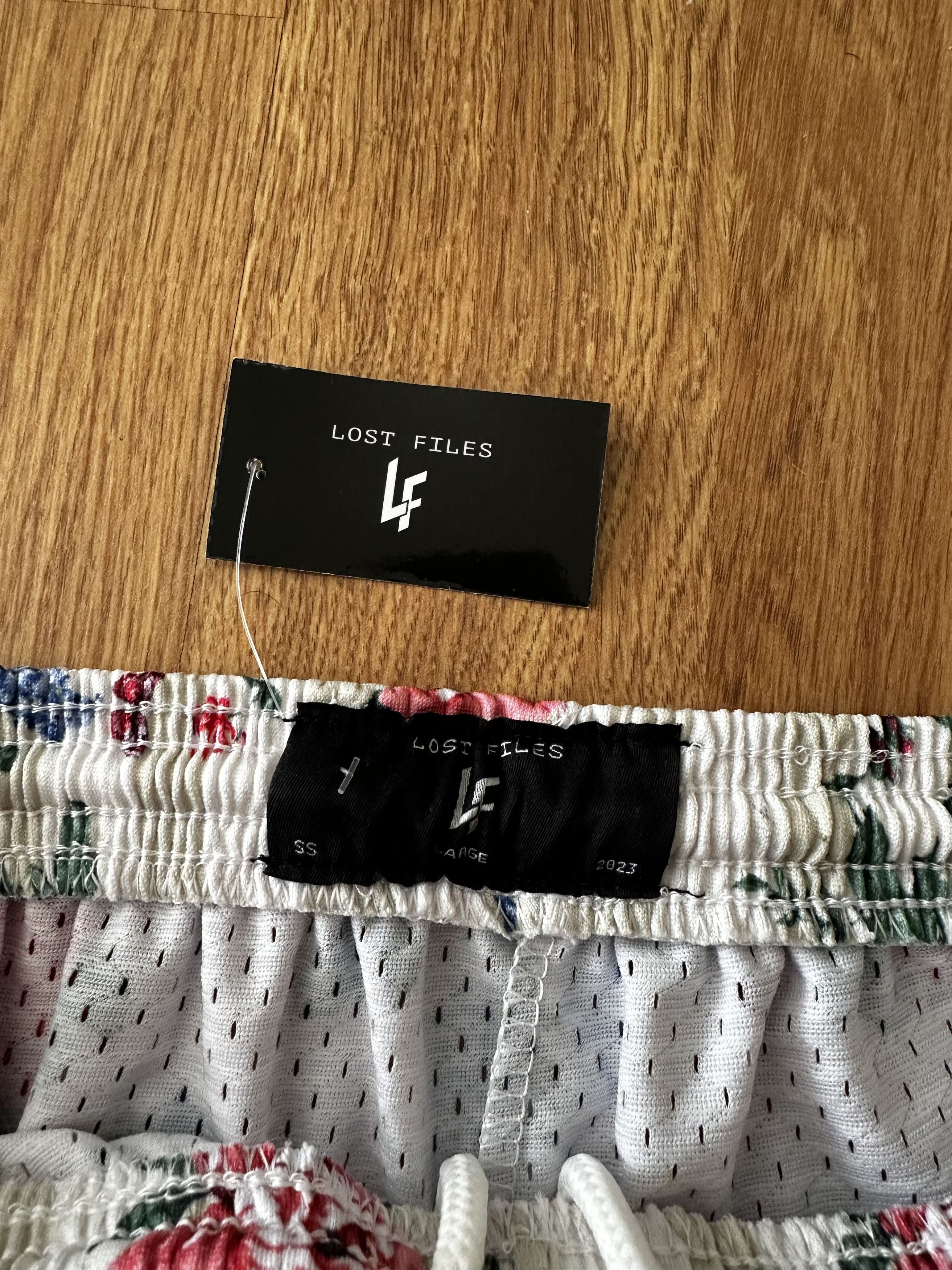Lost Enterprises Lost Files White/Green Floral Shorts Size L Size US 35 - 3 Thumbnail