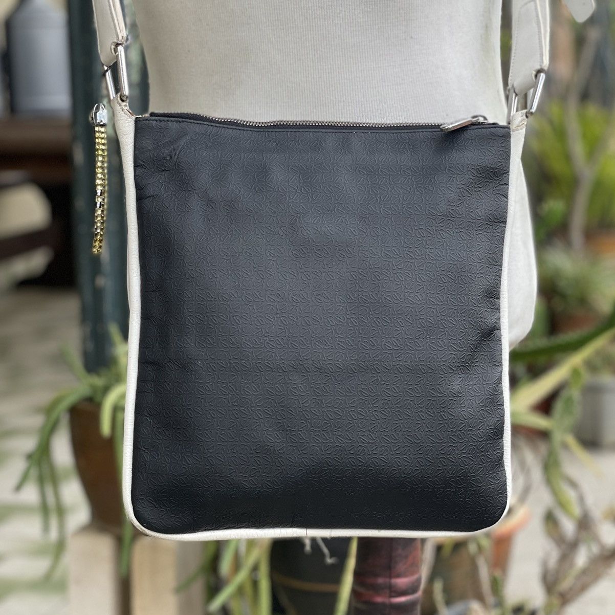 Loewe Loewe Repeat Anagram Embossed Unisex Crossbody Size ONE SIZE - 5 Thumbnail