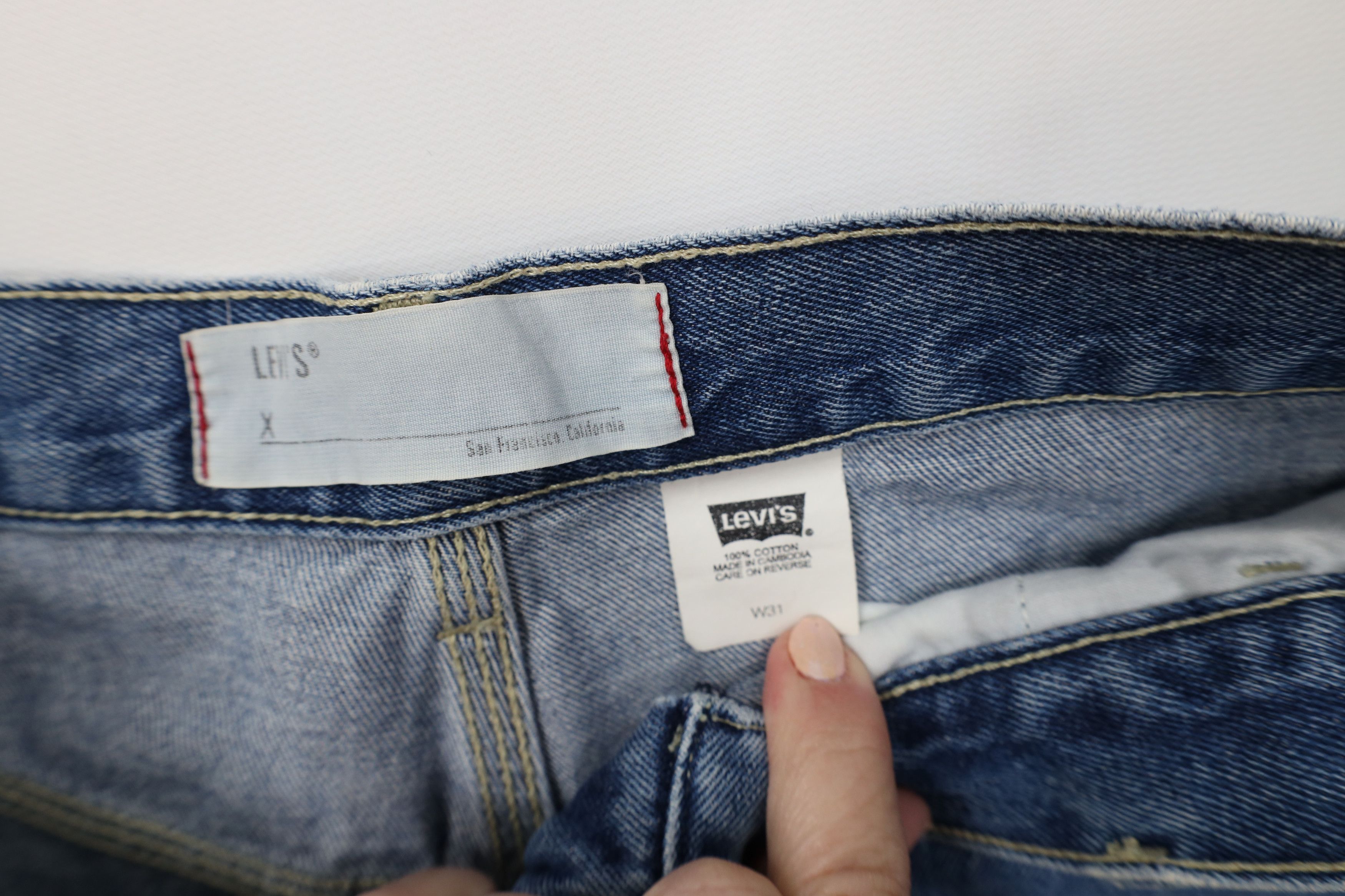 Levi's Vintage Y2K 2002 Dungaree Denim Jean Shorts Jorts Blue Size US 31 - 9 Thumbnail