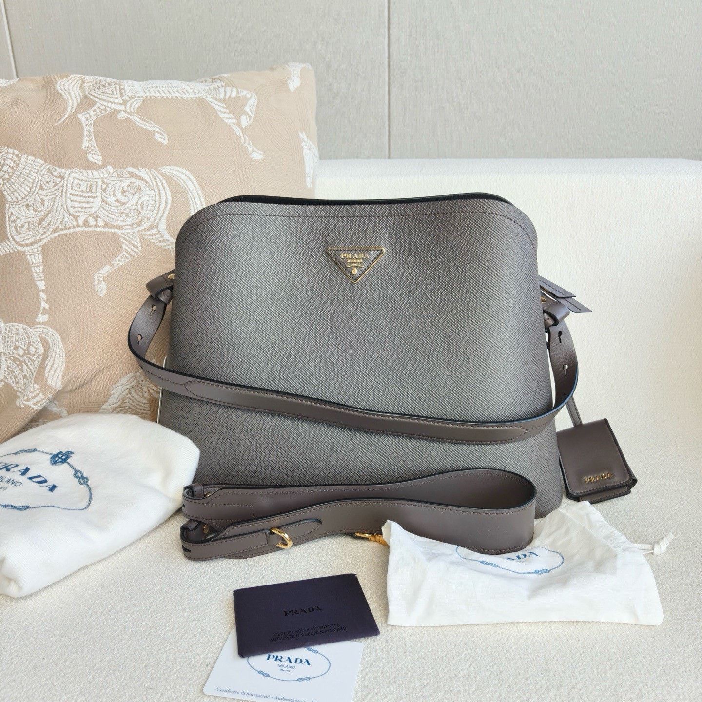 Prada Pre-loved Bag Very good condition Size ONE SIZE - 1 Thumbnail