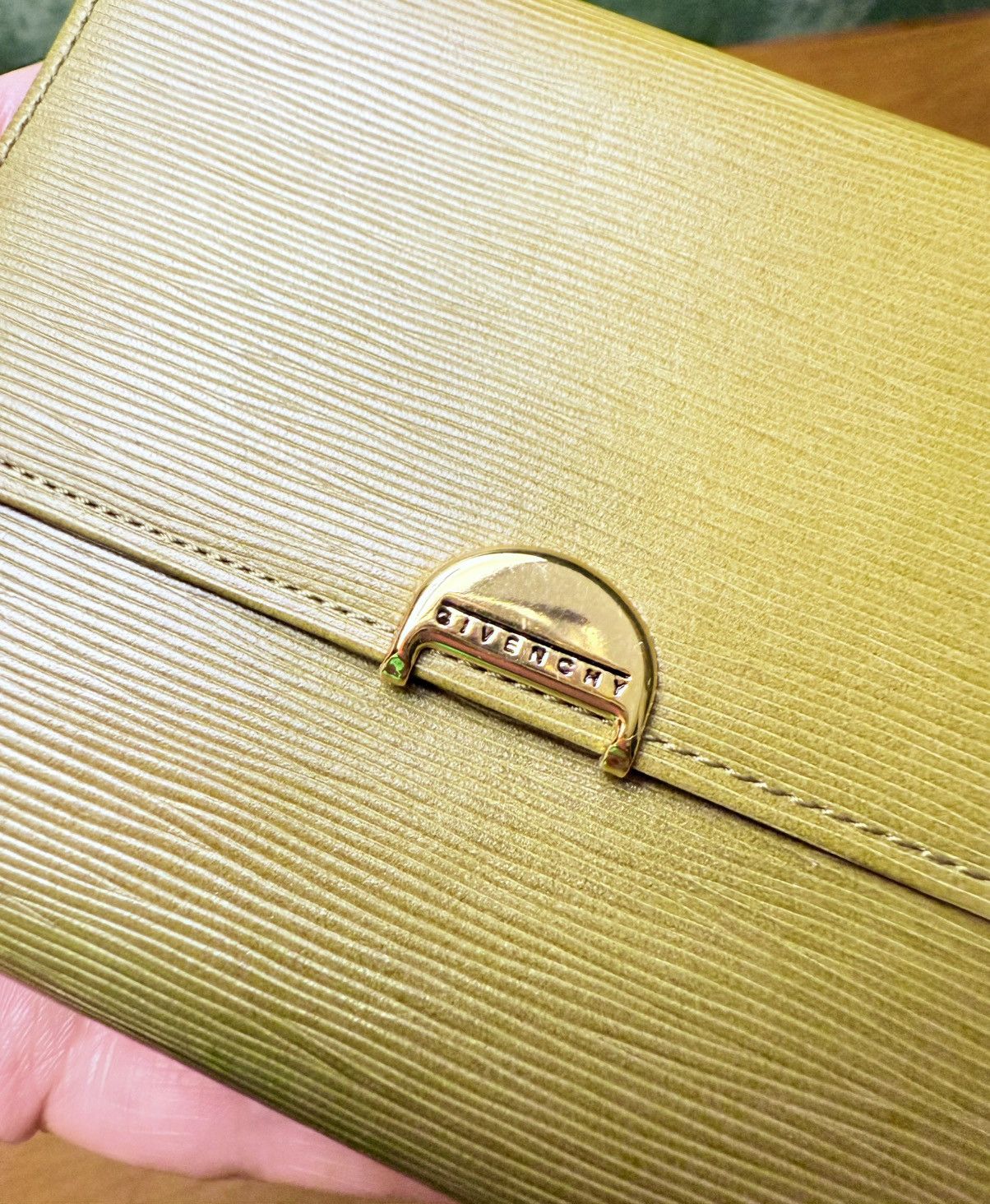 Givenchy Givenchy Taupe Textured Leather Trifold Wallet Authenticated Size ONE SIZE - 2 Thumbnail