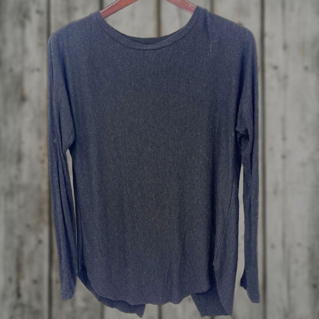 Aritzia Aritzia Wilfred Tunic Top Blouse Womens XS Black Oversized Knit Rayon Dolman Crew Neck 2XS Bohemian Classic Preppy 60s? Size XXS / US 00 / IT 34 - 1 Thumbnail