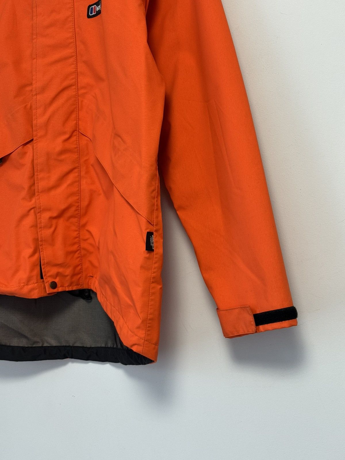 Berghaus Vintage Berghaus Gore-Tex Jacket Orange Mens Outdoor Size US S / EU 44-46 / 1 - 5 Thumbnail