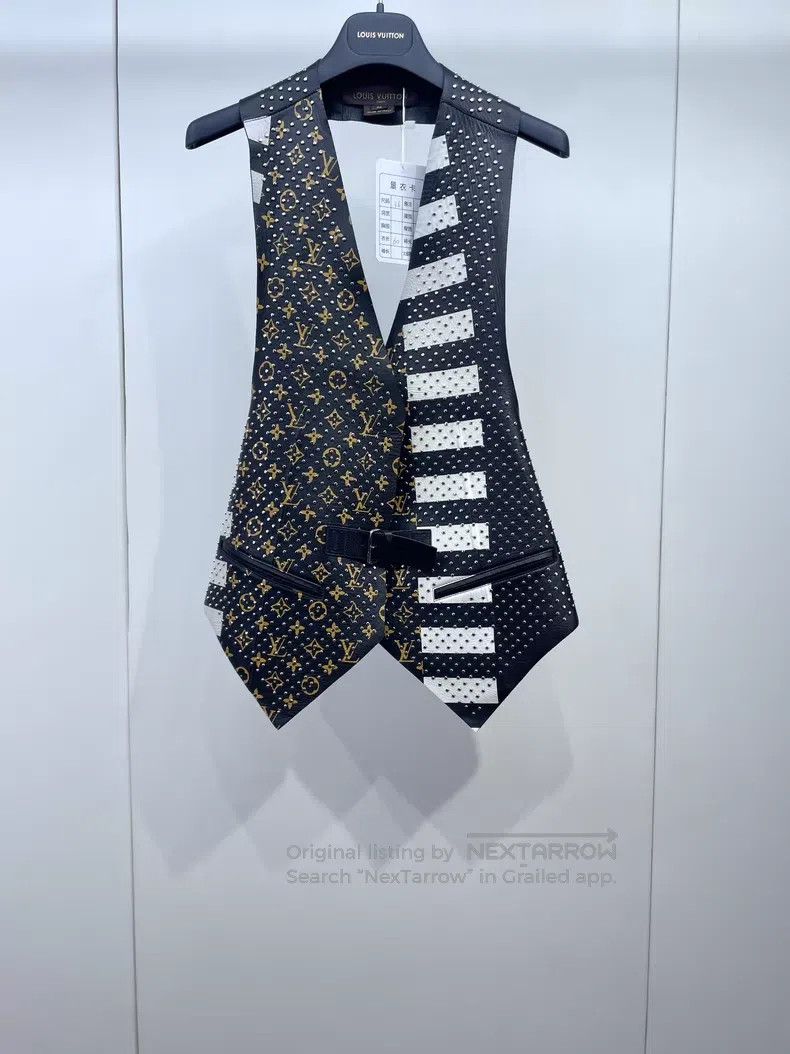 Louis Vuitton Louis Vuitton Presbyopic studded sheepskin waistcoat vest Size XS / US 0-2 / IT 36-38 - 1 Thumbnail