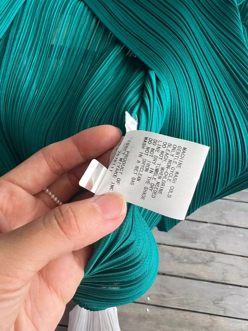 Issey Miyake Issey Miyake size:4 Emerald pleated small high-neck coat Size S / US 4 / IT 40 - 4 Thumbnail