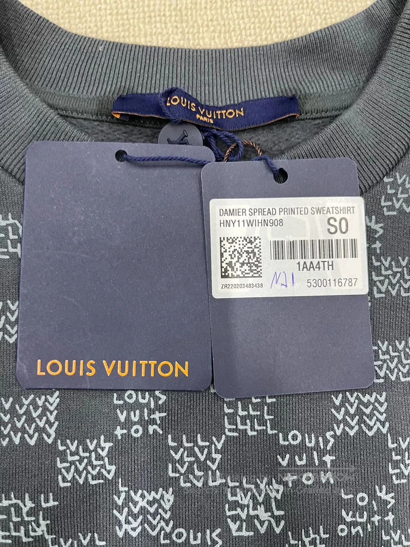 Louis Vuitton louis vuitton fw22 checker print long sleeve sweatshirt. Size US S / EU 44-46 / 1 - 4 Thumbnail