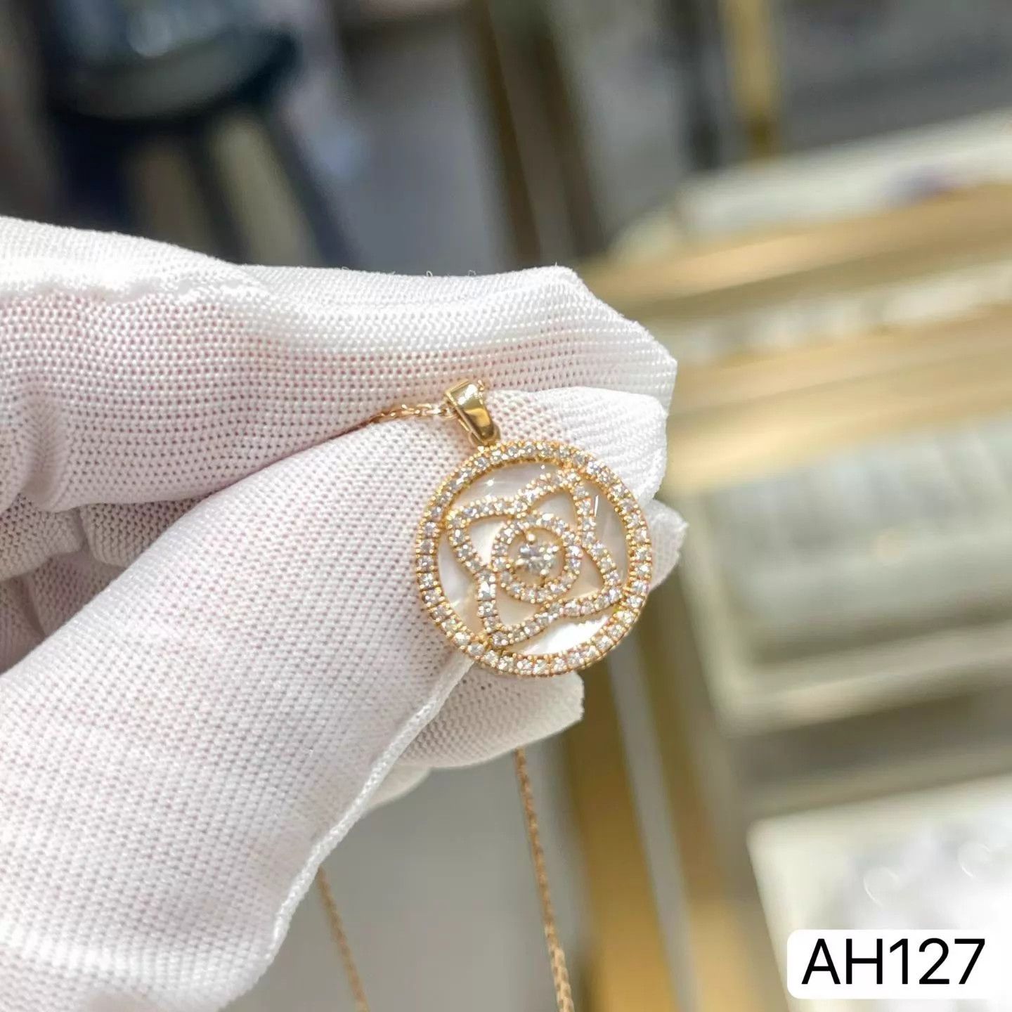 Other De Beers Enchanted Lotus RG Wht MOP 2s Adj CH AH127 Size ONE SIZE - 4 Thumbnail