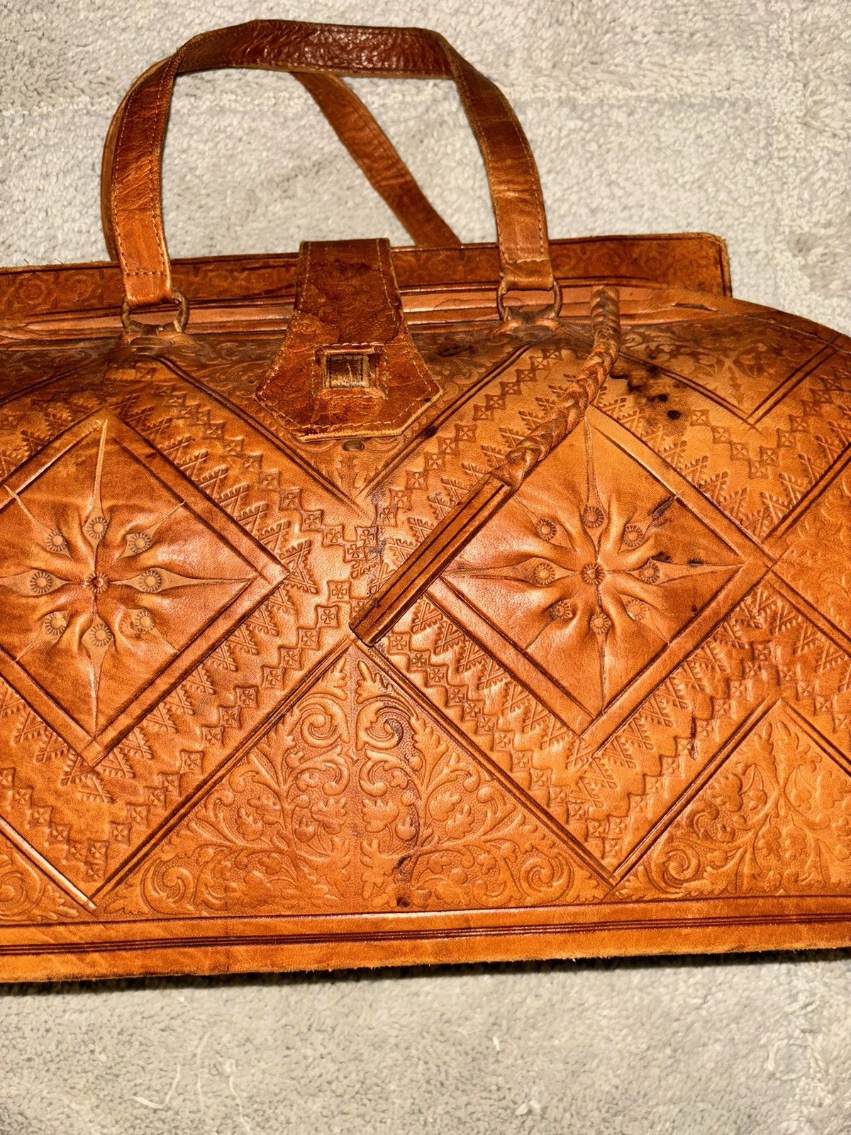 Vintage Vintage Handbag | 1960s Vintage Tooled Leather Handbag Size ONE SIZE - 11 Thumbnail