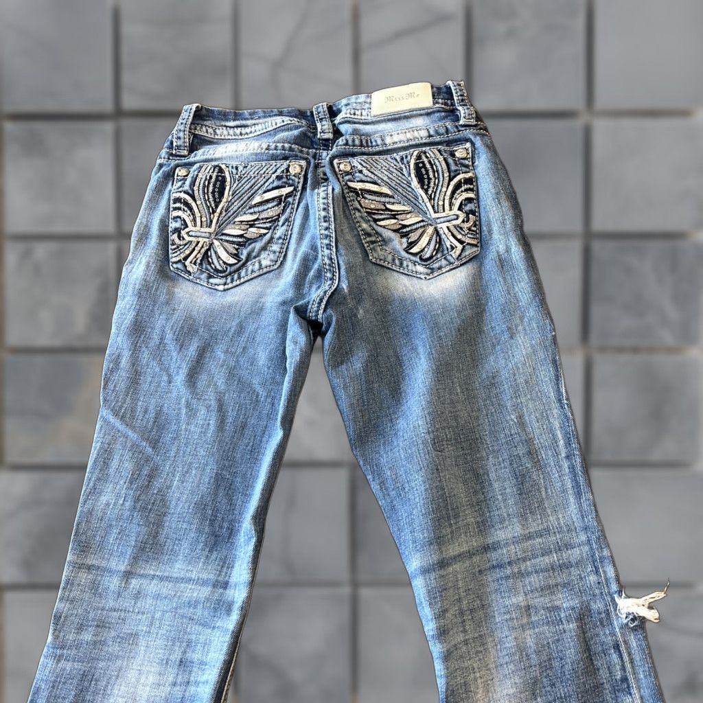 Miss Me Jeans Women 26 Curvy Straight Denim Distressed Rhinestone Wings Shirt?