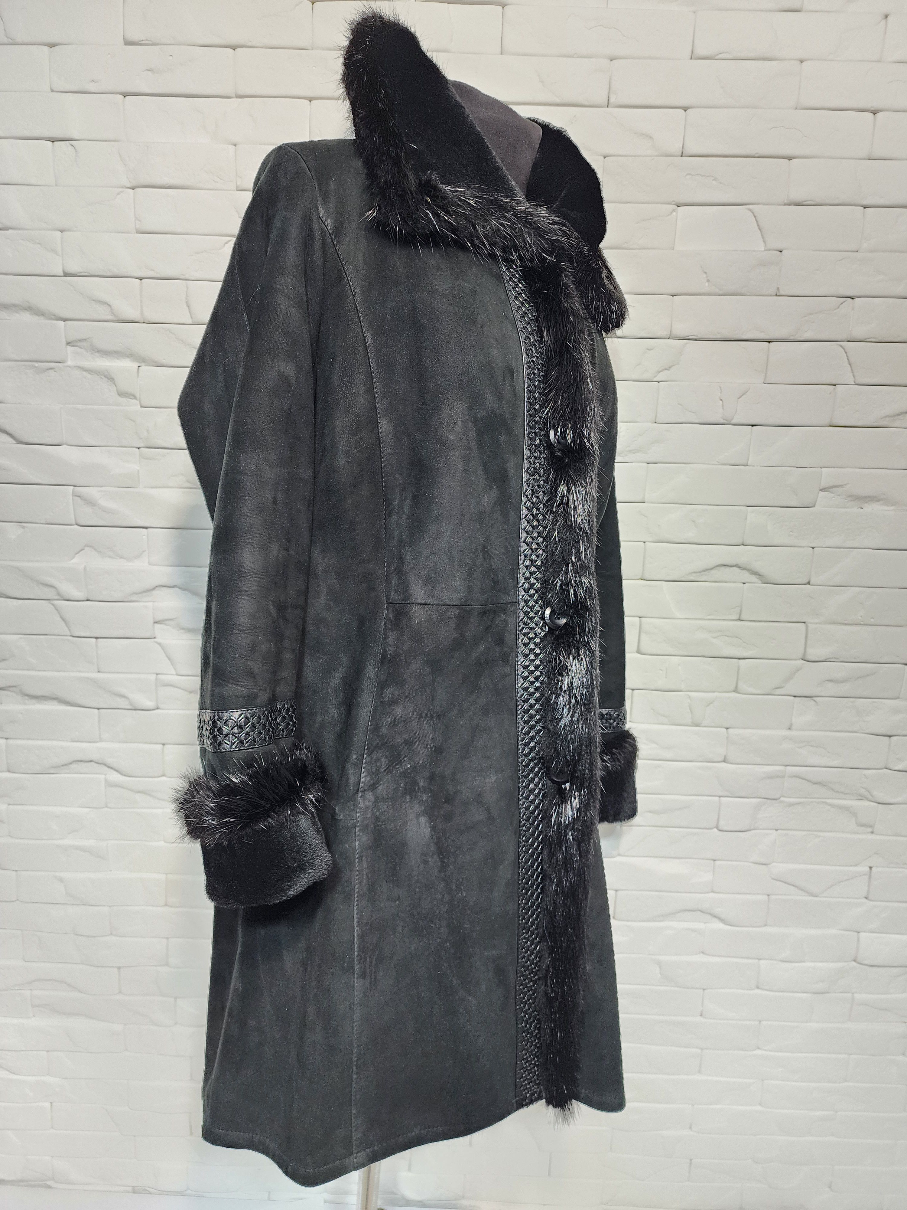 Uniqlo Black Sheepskin Coat: Women's Genuine Fur Trim, Button Front Size XXL / US 16-18 / IT 52-54 - 3 Thumbnail