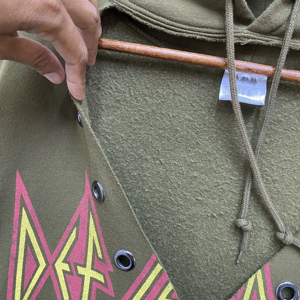 Def Leppard Custom Def Leppard Hoodie Lace-Up Metal Eyelets Distressed Size US M / EU 48-50 / 2 - 11 Thumbnail