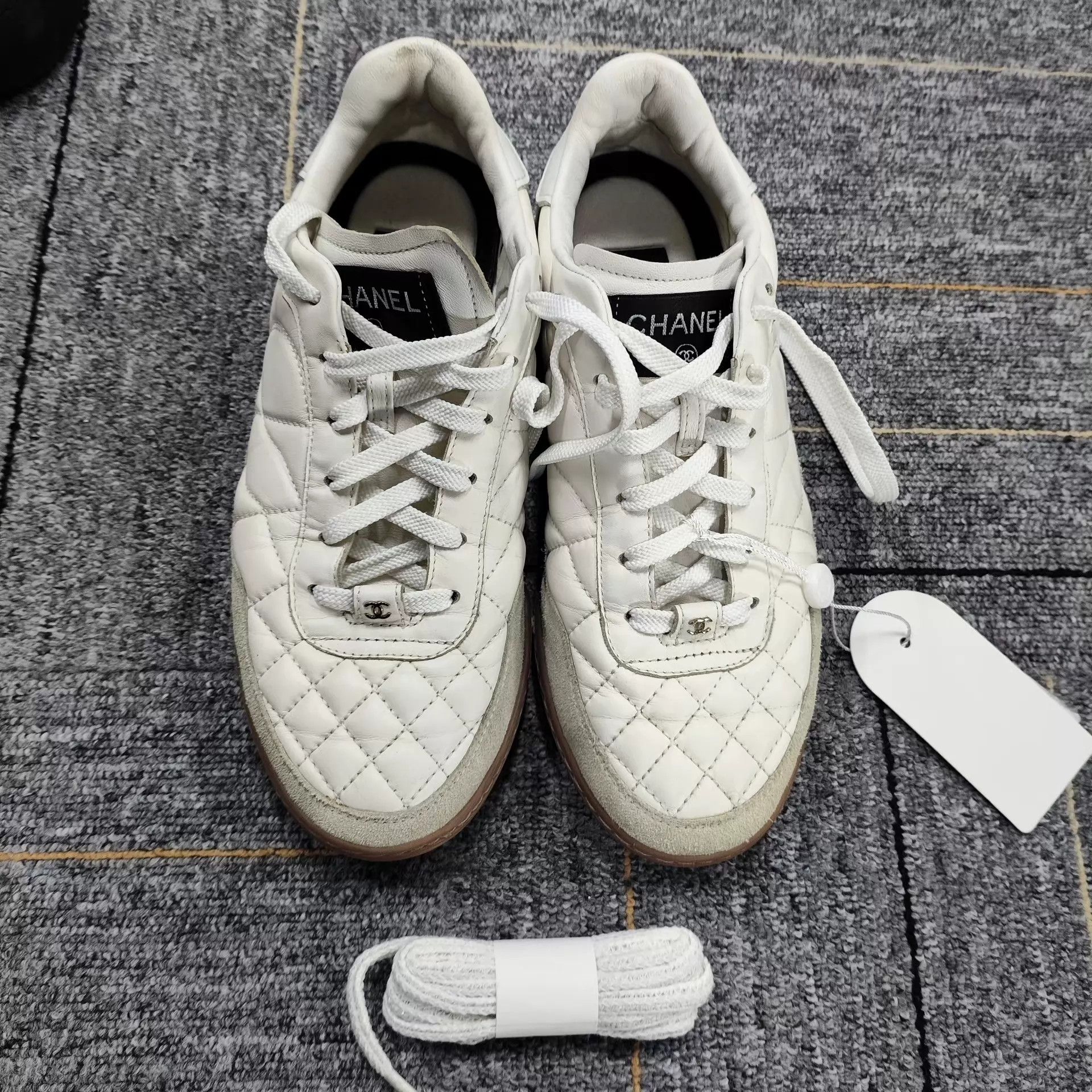 Chanel CHANEL Women's Leather Sneakers White 37.5 Size US 7 / IT 37 - 1 Thumbnail
