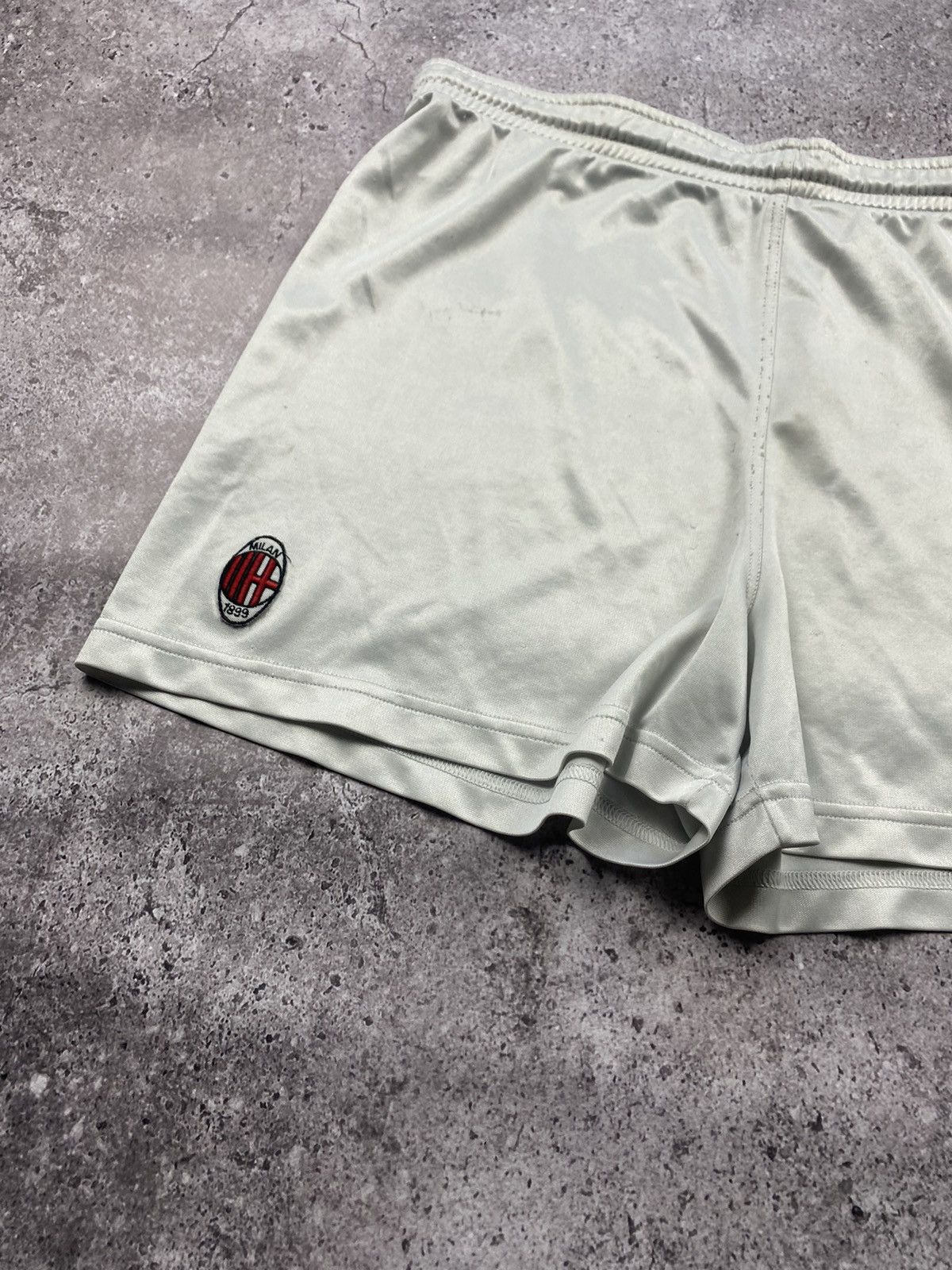 Lotto Sport × Vintage Vintage 90’s Lotto AC Milan soccer Shorts very rare Size US 32 / EU 48 - 2 Thumbnail