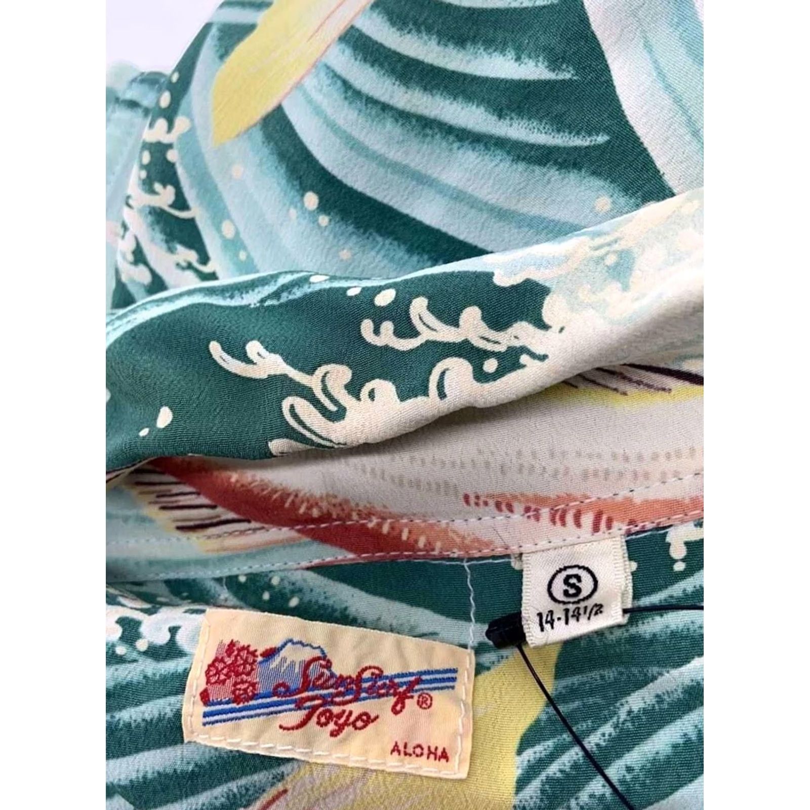 Sun Surf SUN SURF Shirt MEN Aloha Button-Up S Rayon Green Waves Flying Fish Used Size US S / EU 44-46 / 1 - 3 Thumbnail