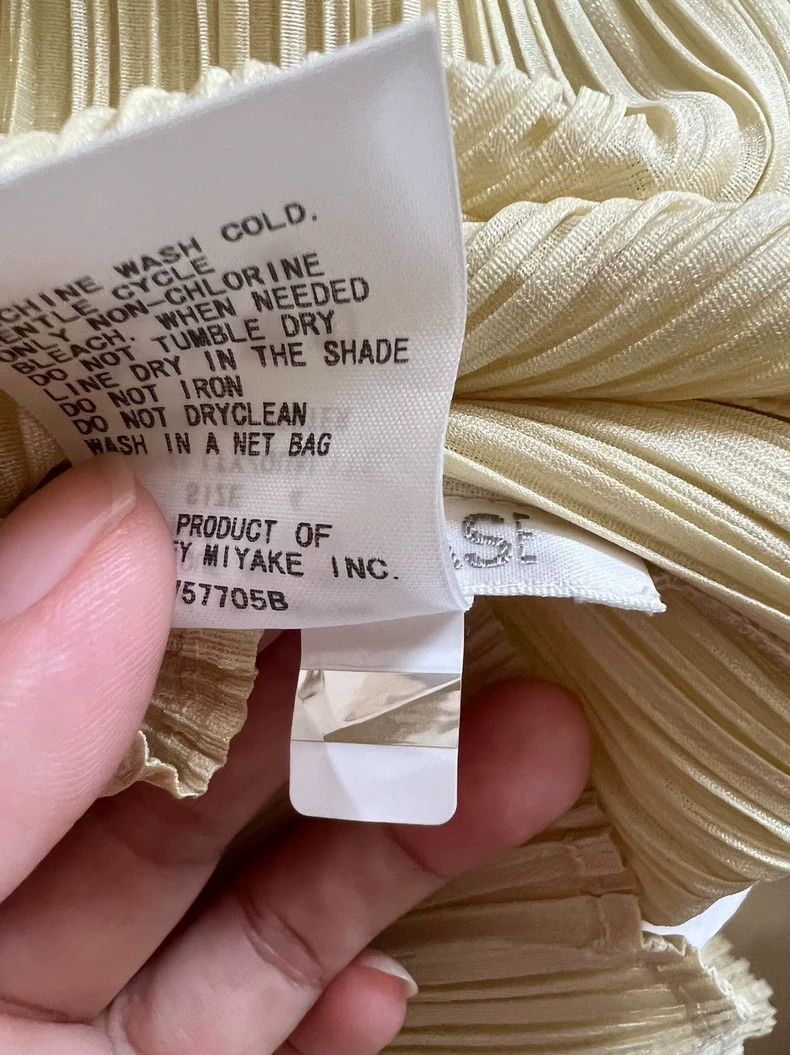 Issey Miyake Issey Miyake size:4 Beige pleated short-sleeved shirt Size XS / US 0-2 / IT 36-38 - 4 Thumbnail