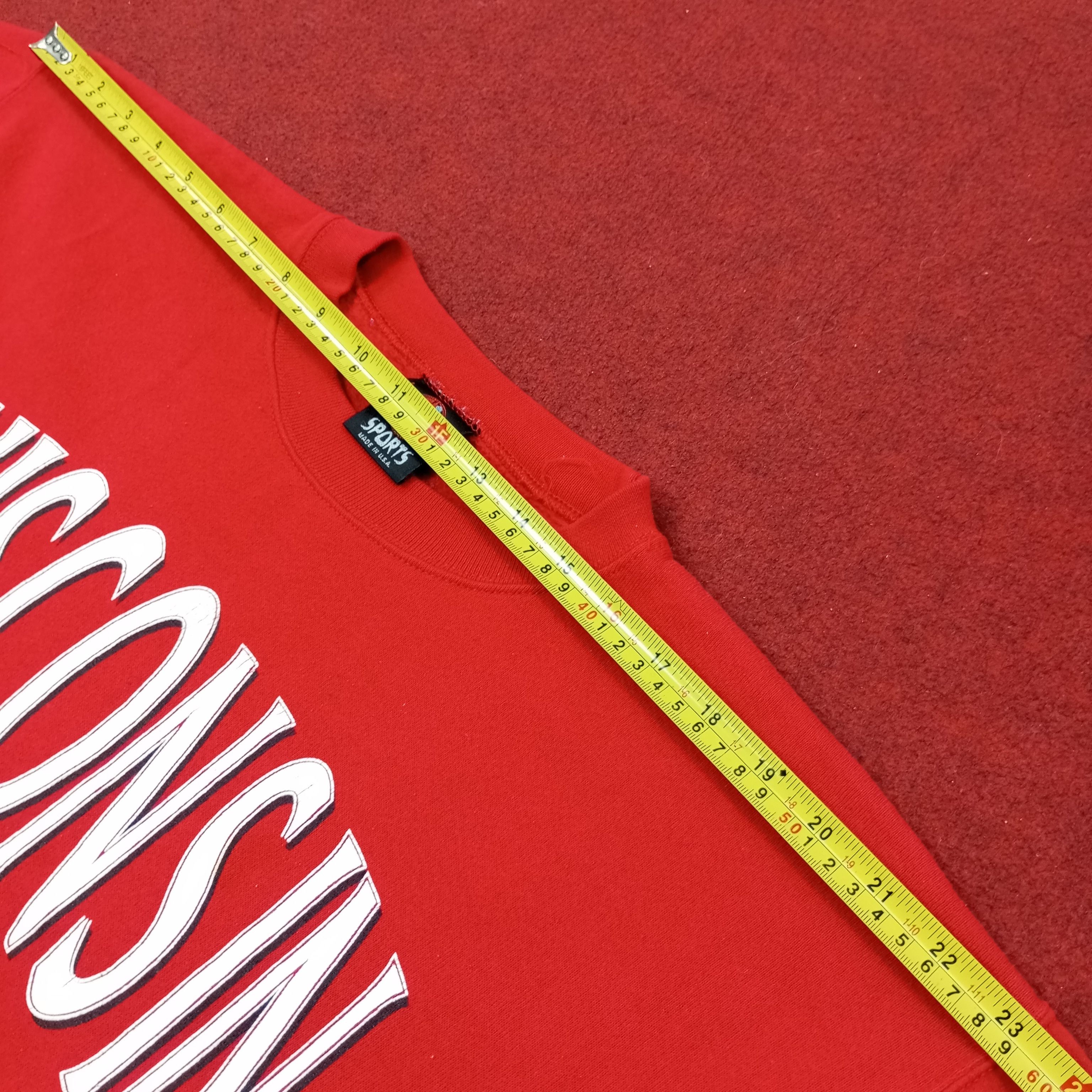 Vintage Wisconsin Badgers Football University Sweatshirt c243n18 Size US L / EU 52-54 / 3 - 10 Thumbnail